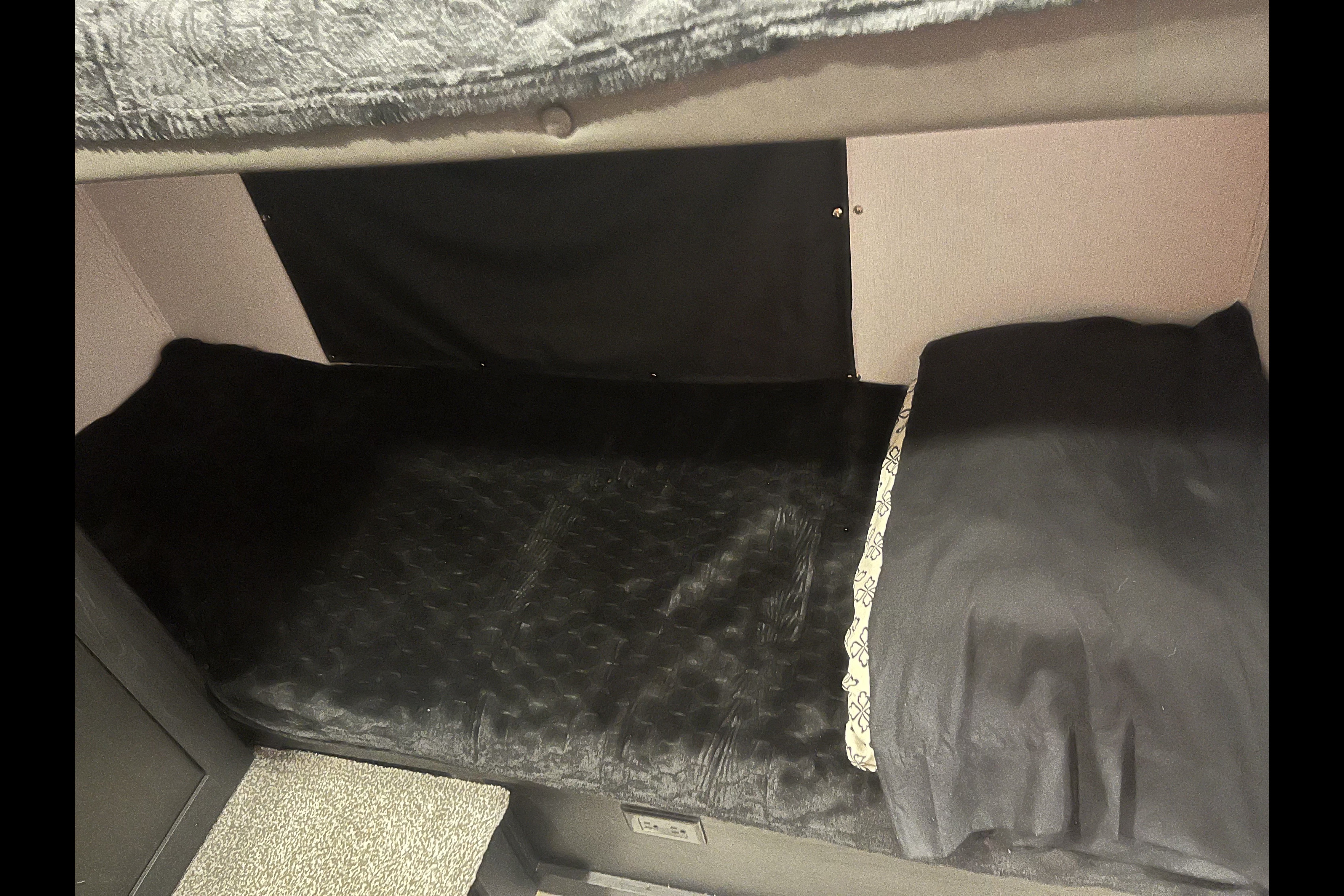2022 Freedom Express 29SE TT Sleeps up to 10!