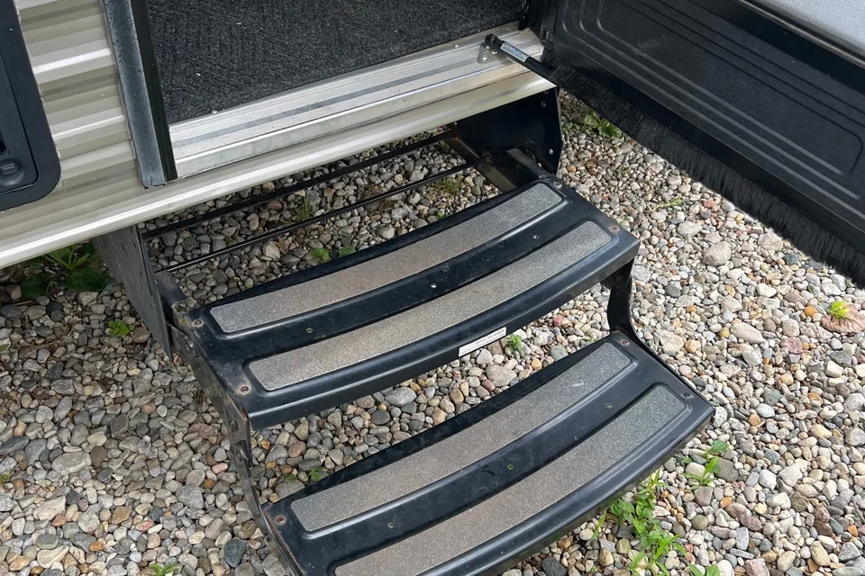 April's Travel Trailer - 10" Serta Memory Foam Queen Mattress