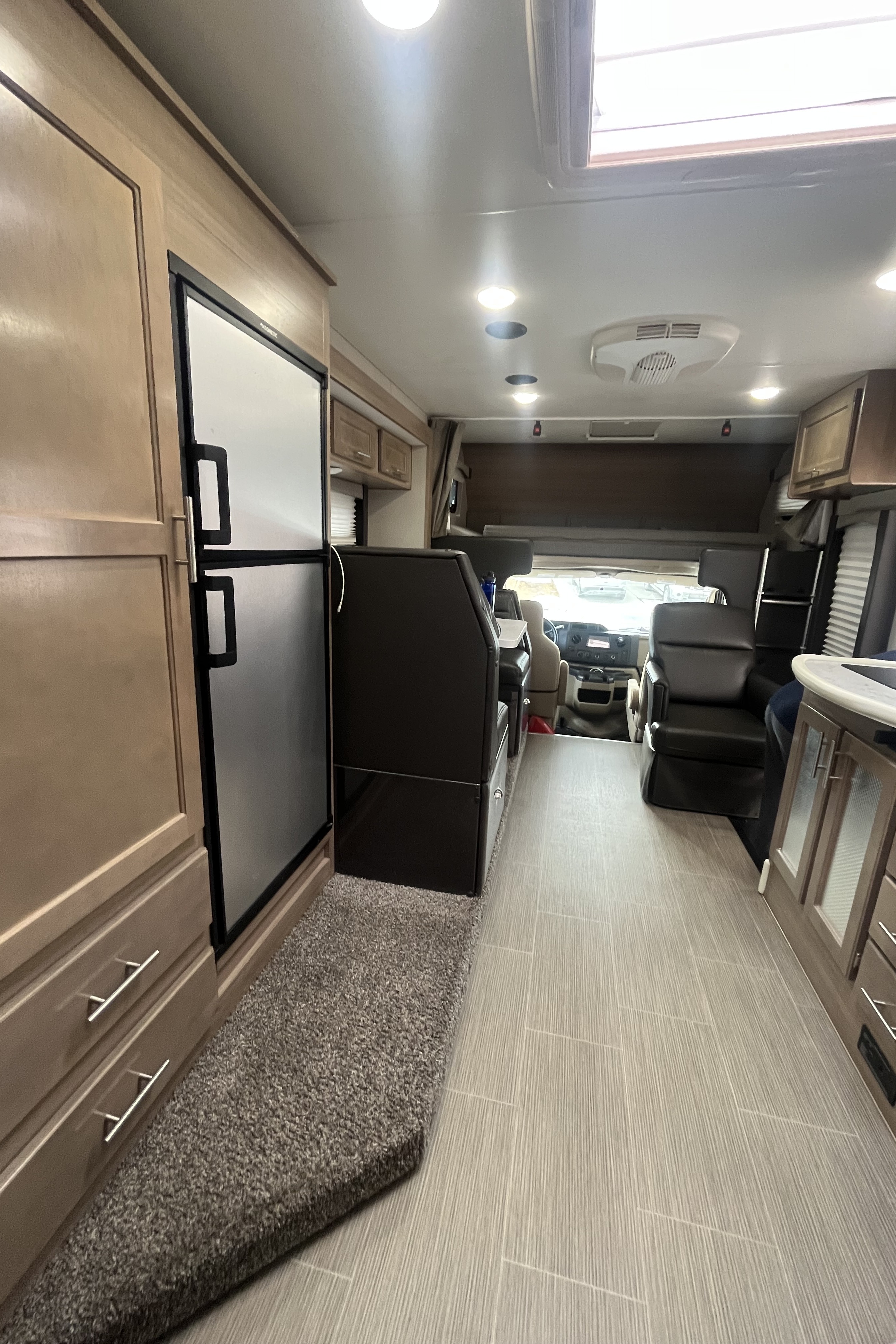 VONG's Family Ford Adventure 24ds with Slideout Class C