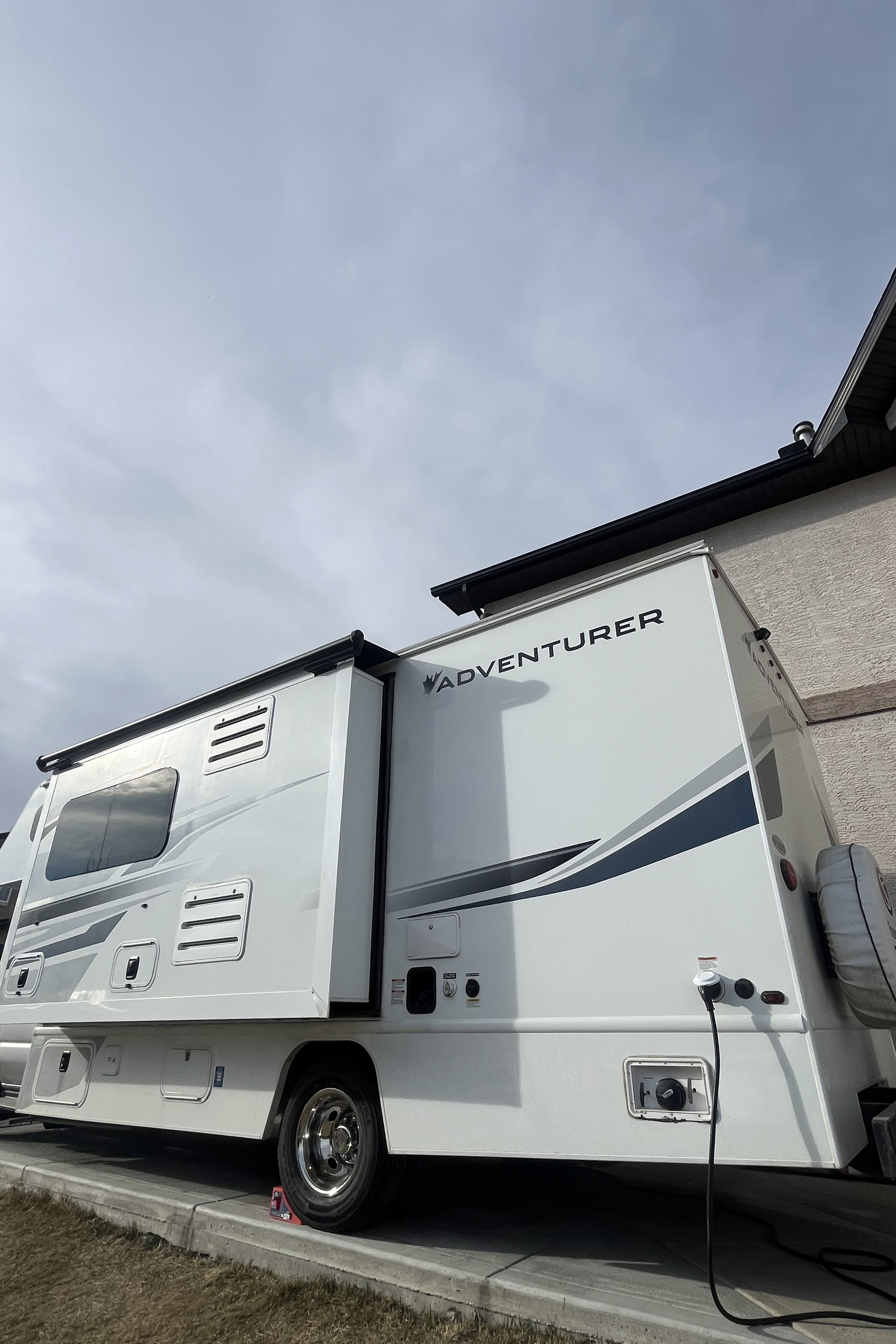 VONG's Family Ford Adventure 24ds with Slideout Class C