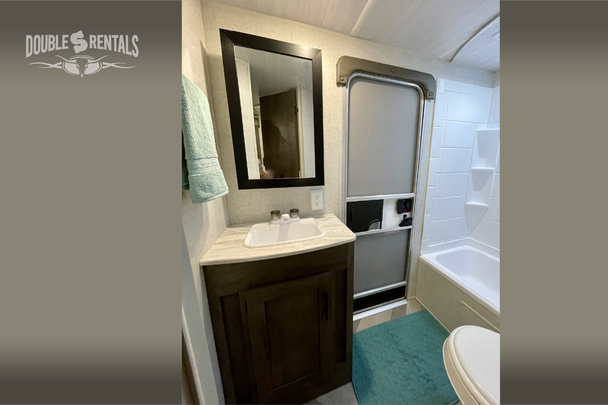 WILDWOOD X-LITE Bunkhouse w/ Keyless Entry, Private Master & Elec Fireplace
