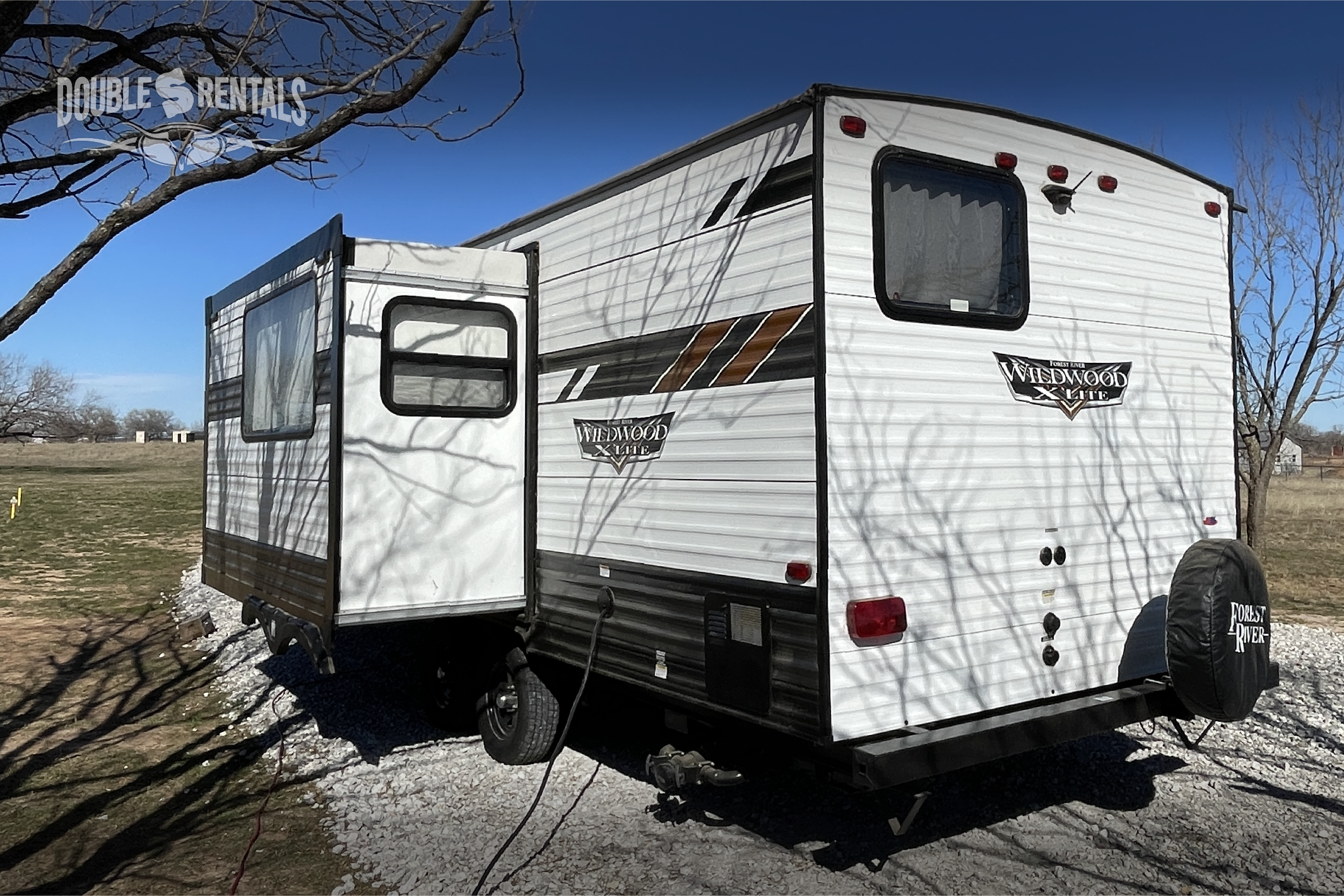 WILDWOOD X-LITE Bunkhouse w/ Keyless Entry, Private Master & Elec Fireplace