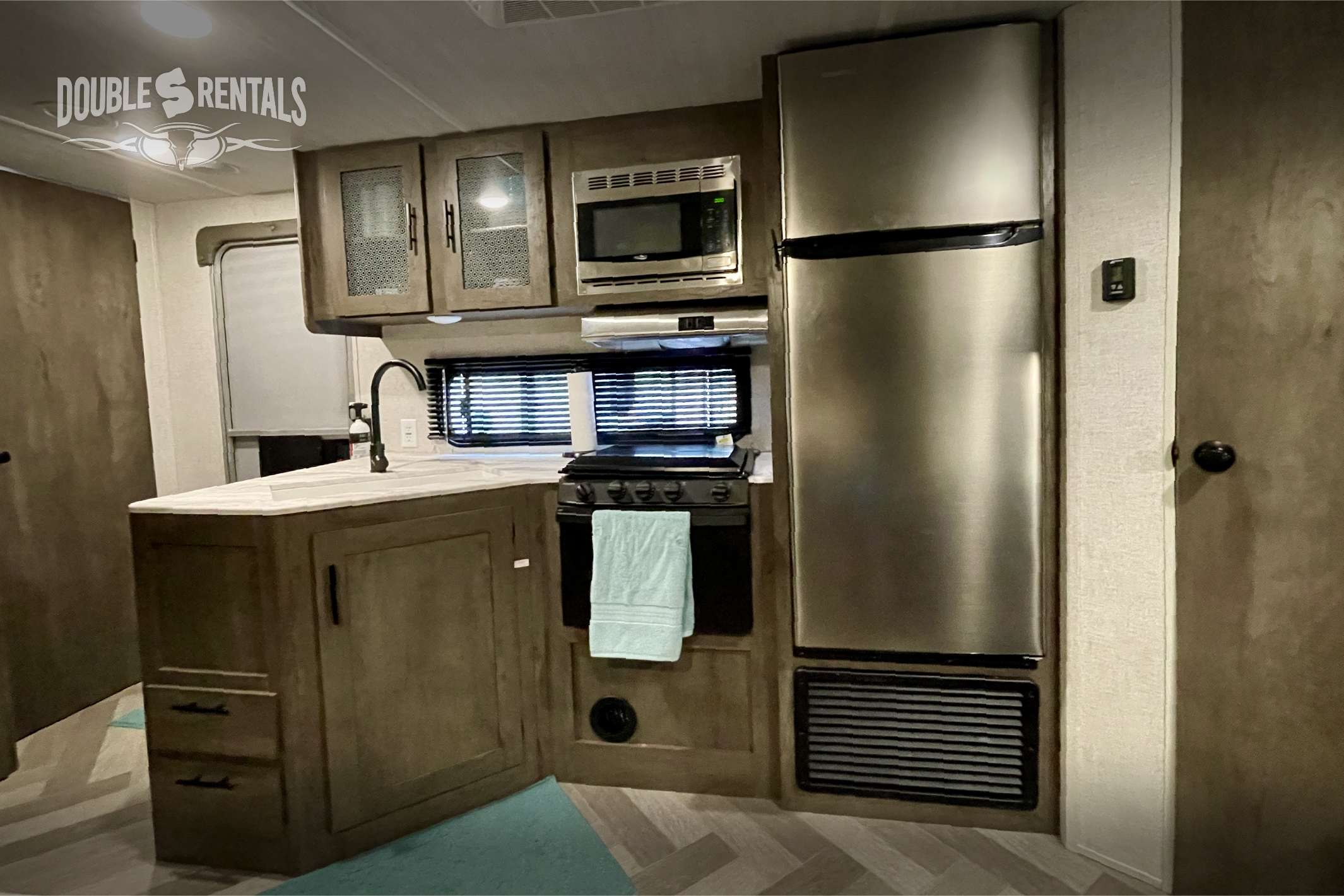WILDWOOD X-LITE Bunkhouse w/ Keyless Entry, Private Master & Elec Fireplace