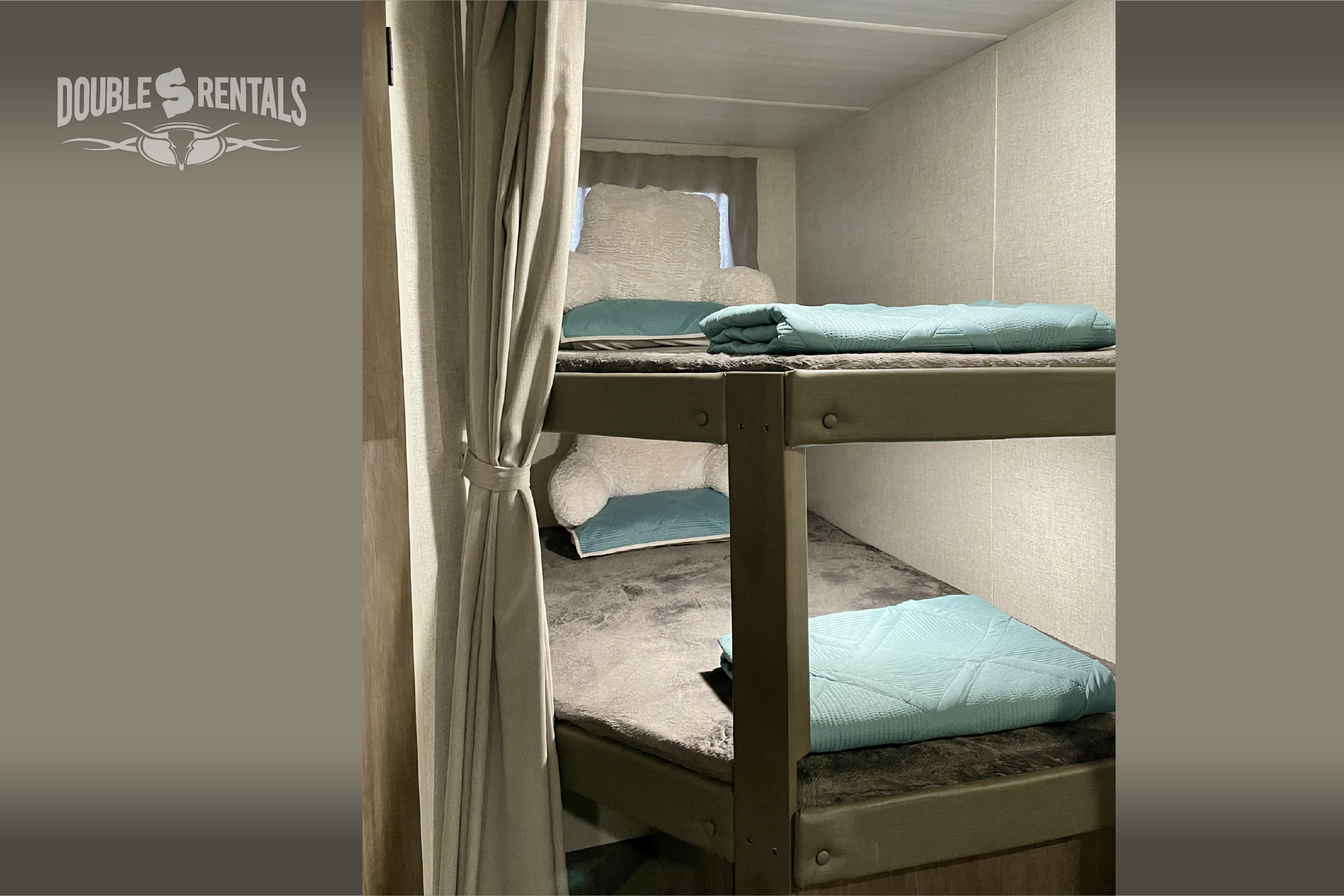 WILDWOOD X-LITE Bunkhouse w/ Keyless Entry, Private Master & Elec Fireplace