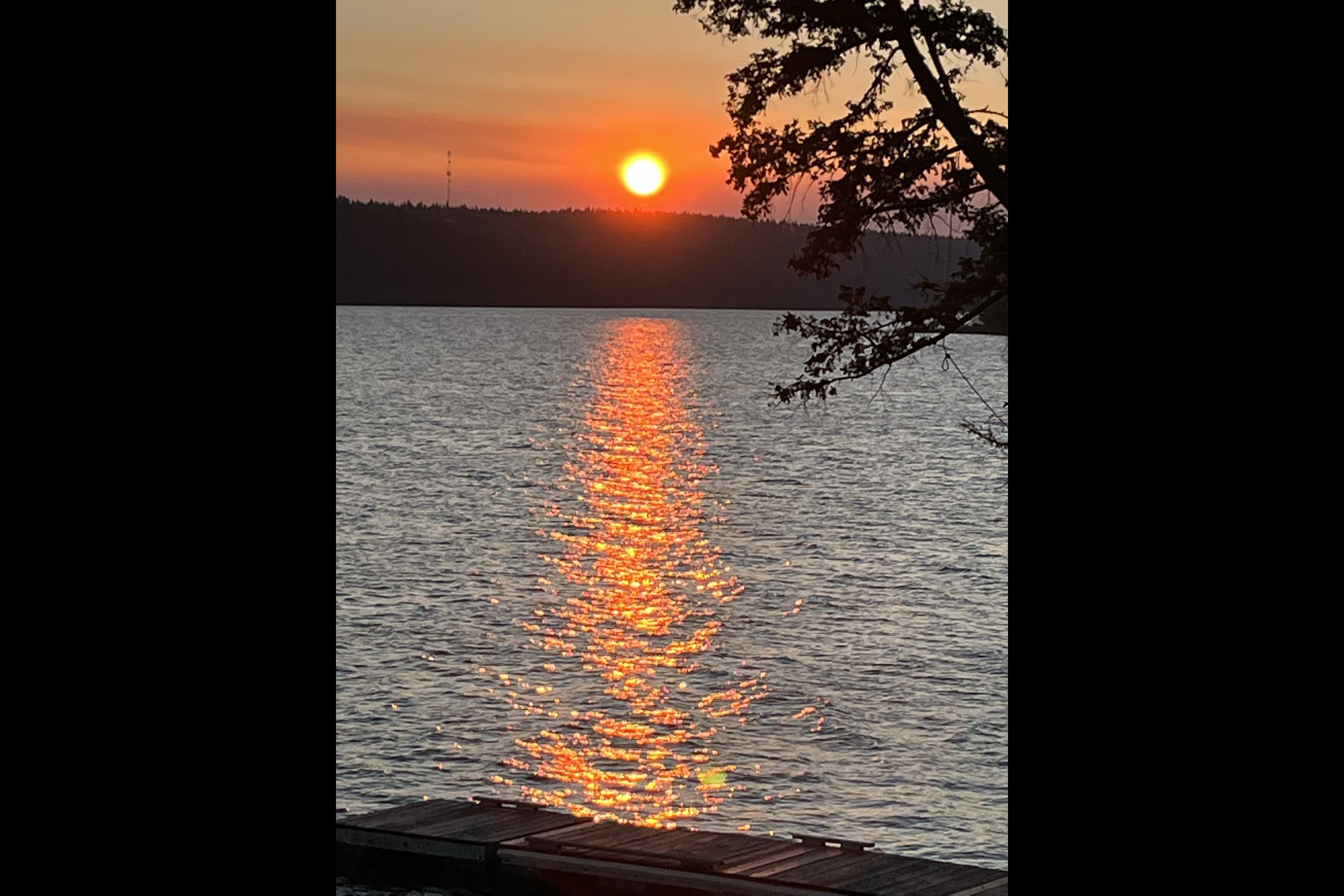 Waterfront RV Cottage WITH DOCK on Gorgeous Lac La Hache