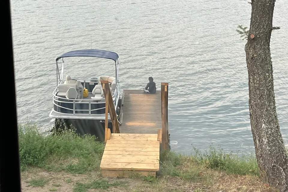 Waterfront RV Cottage WITH DOCK on Gorgeous Lac La Hache