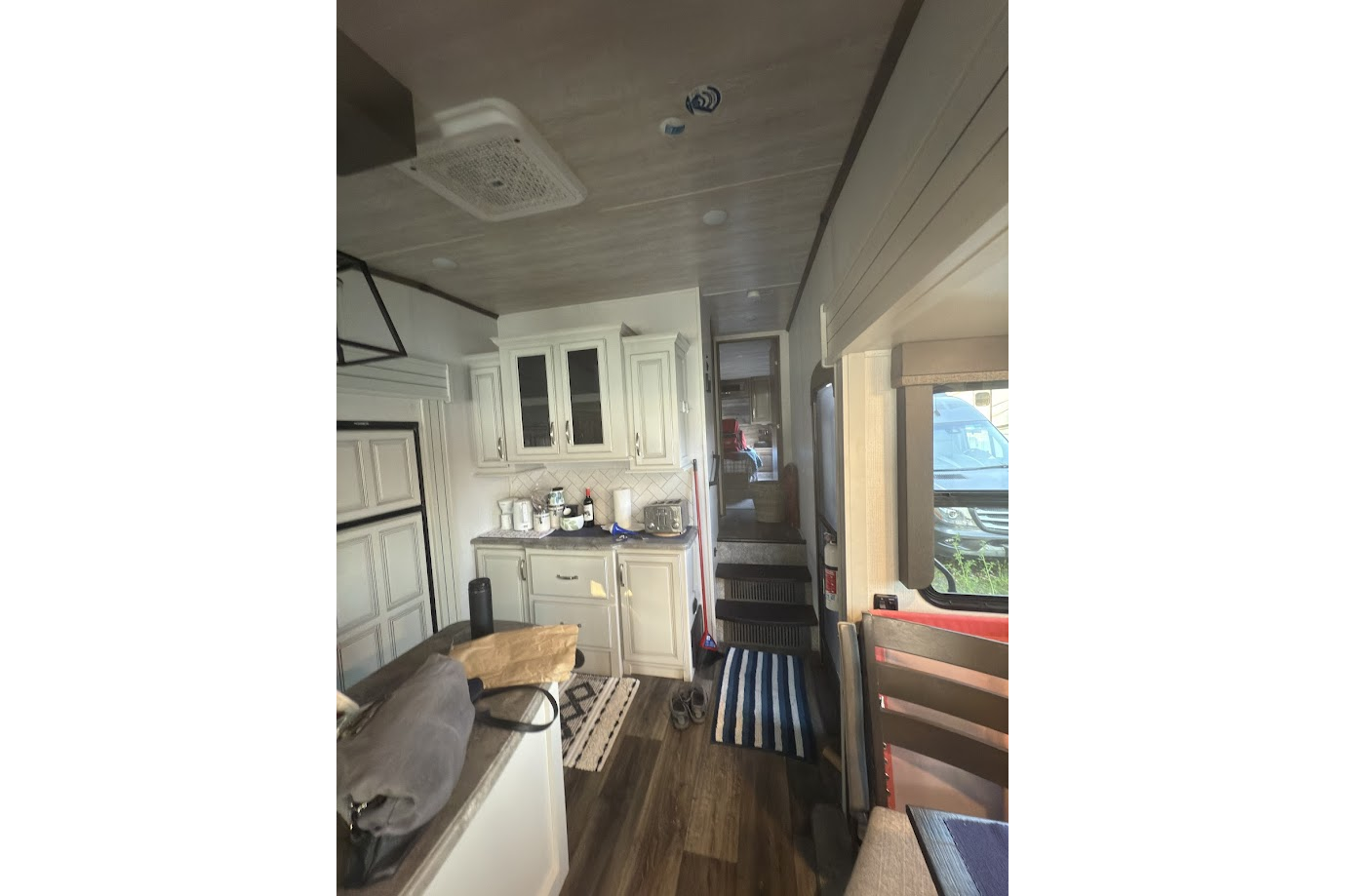 Waterfront RV Cottage WITH DOCK on Gorgeous Lac La Hache