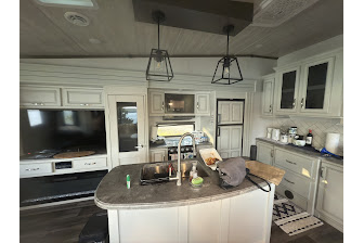 Waterfront RV Cottage WITH DOCK on Gorgeous Lac La Hache