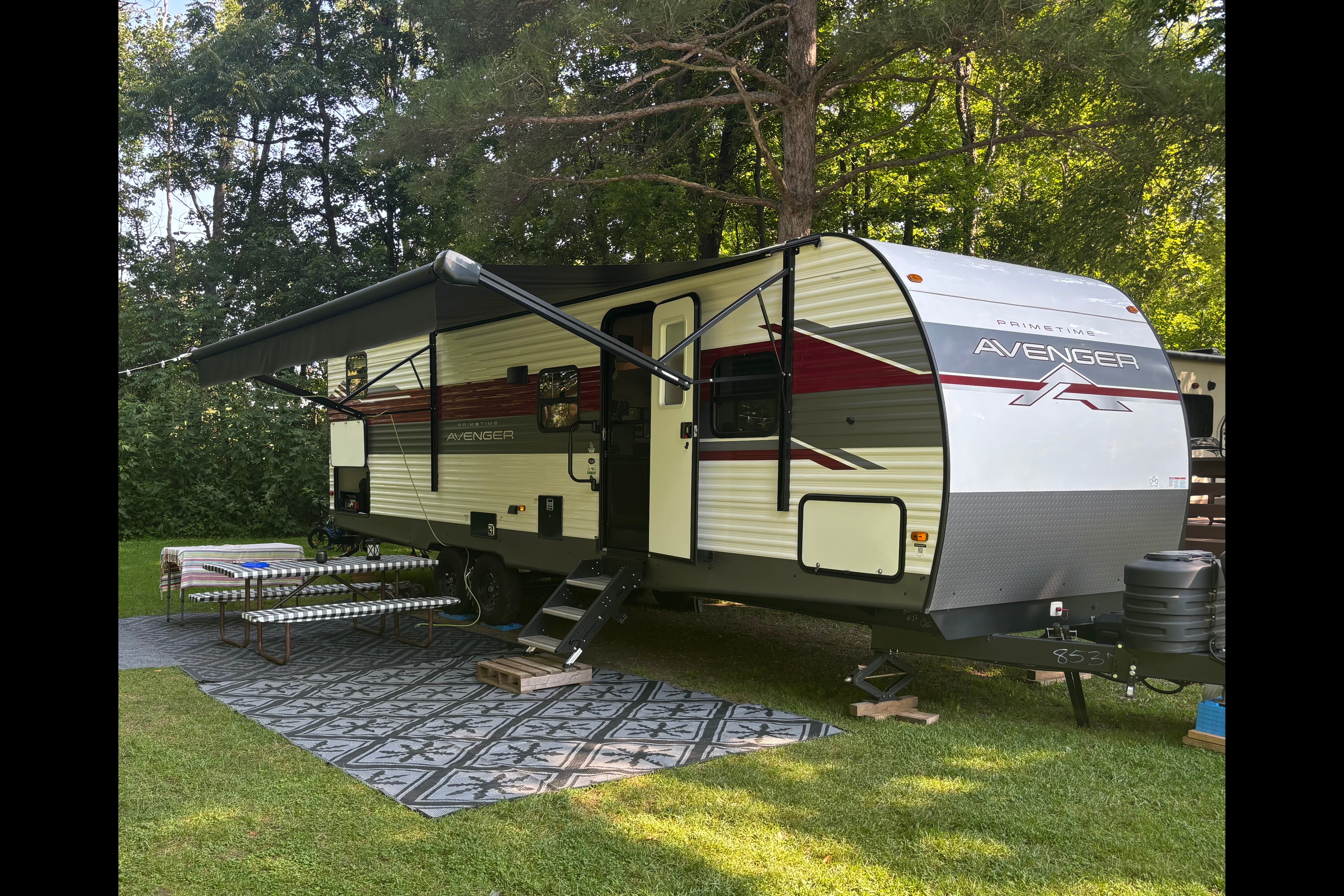 Adventure awaits! Fully stocked, Sleeps 8, Pet friendly!