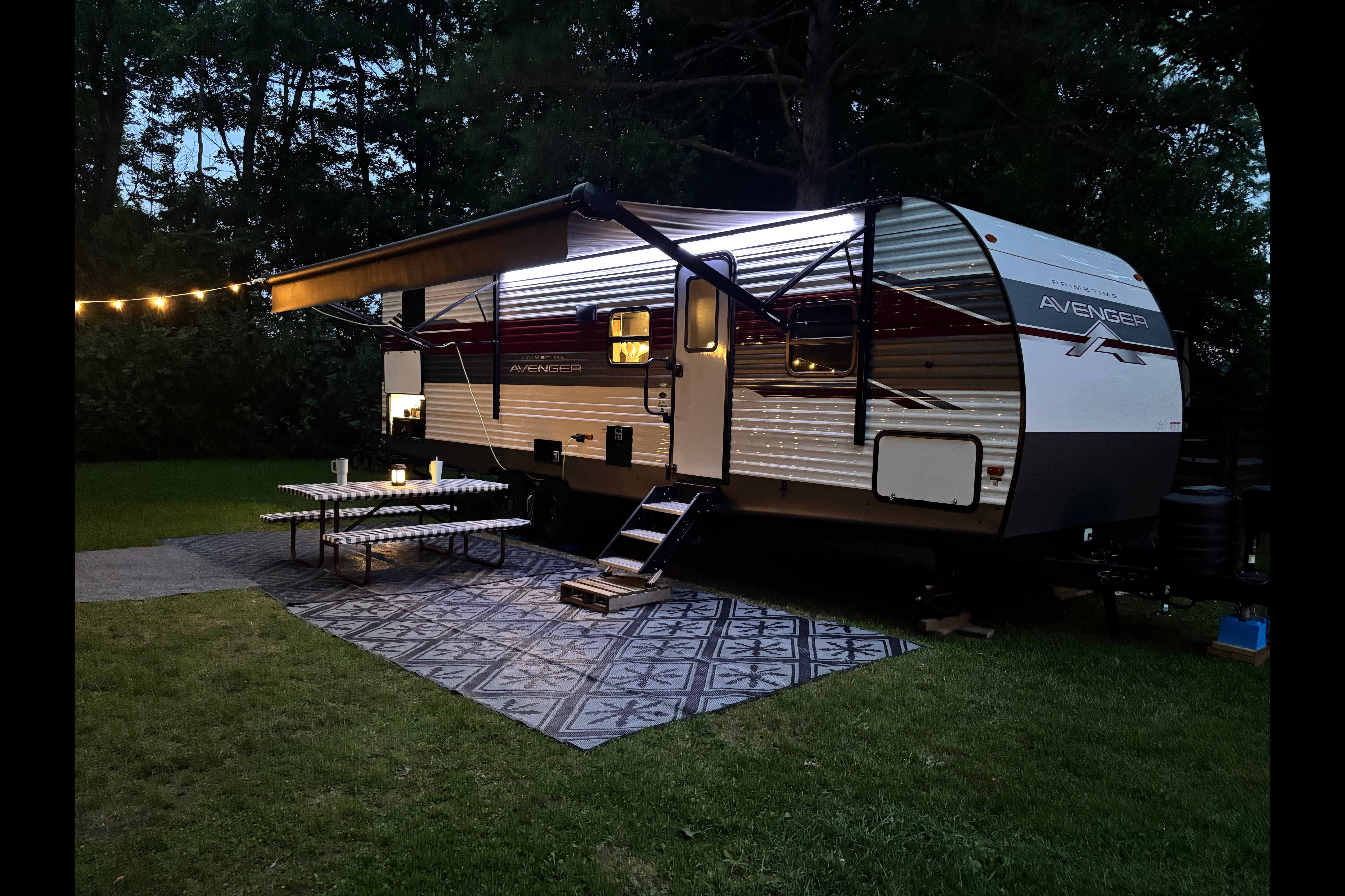 Adventure awaits! Fully stocked, Sleeps 8, Pet friendly!