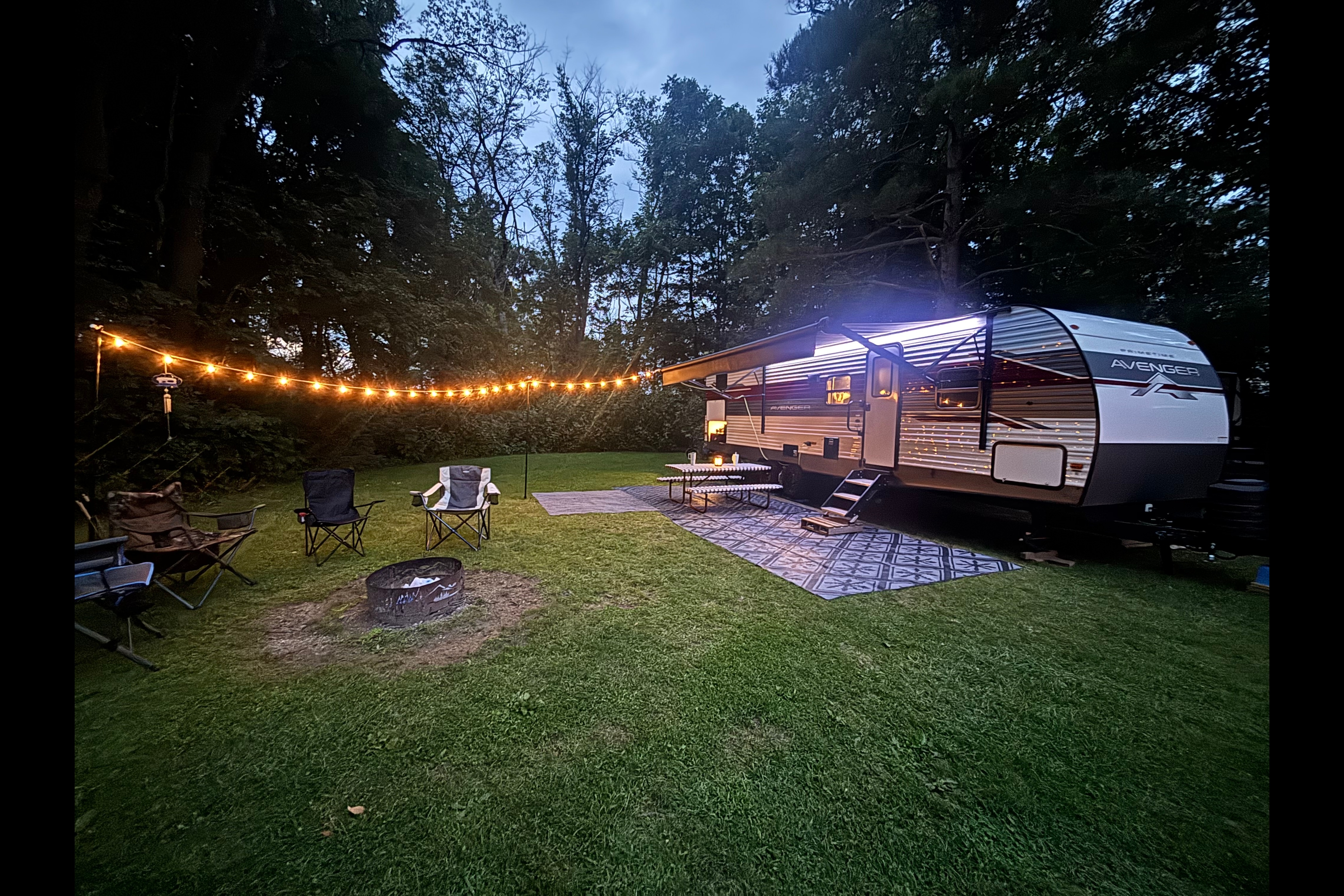 Adventure awaits! Fully stocked, Sleeps 8, Pet friendly!