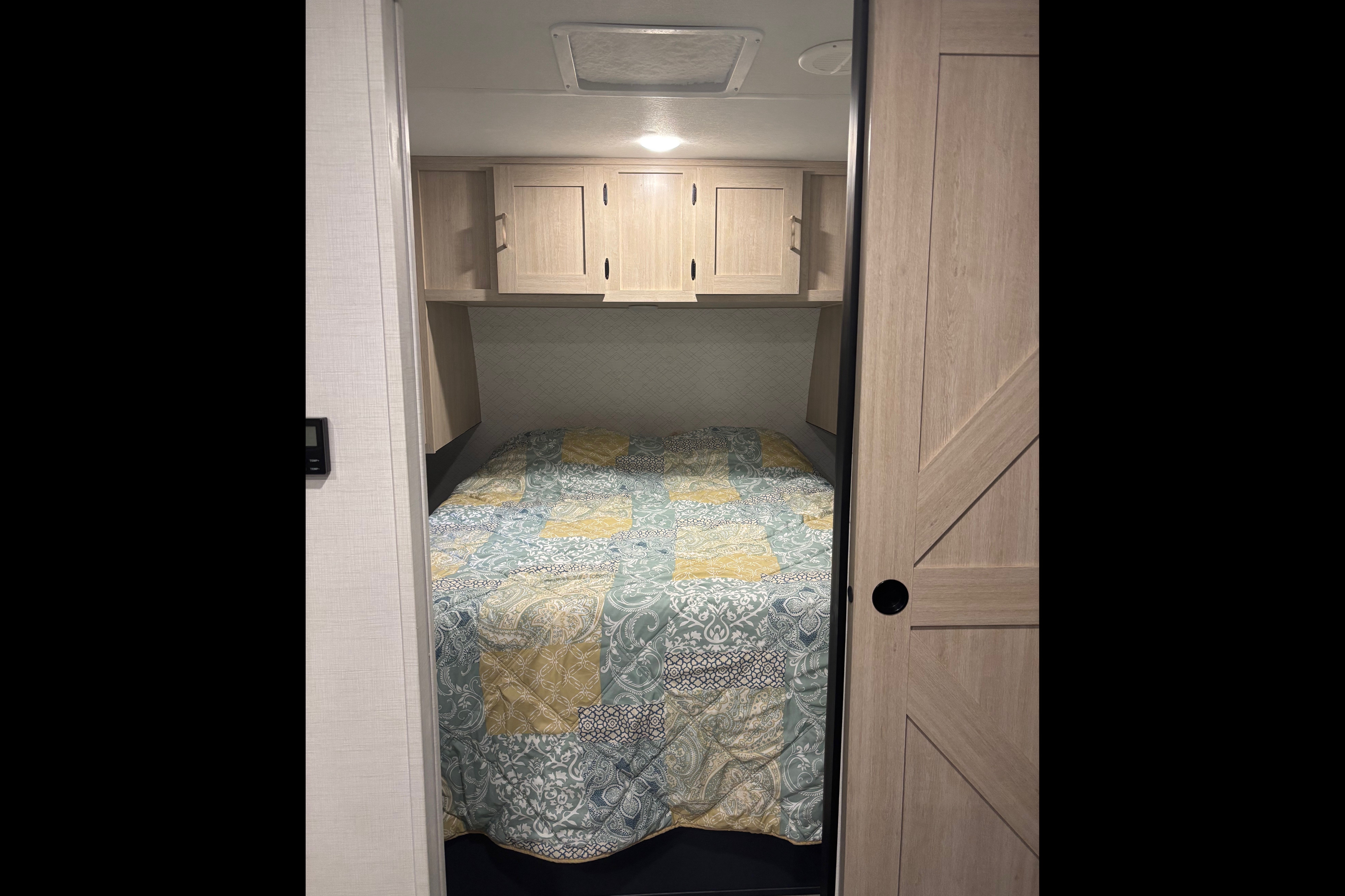 Adventure awaits! Fully stocked, Sleeps 8, Pet friendly!