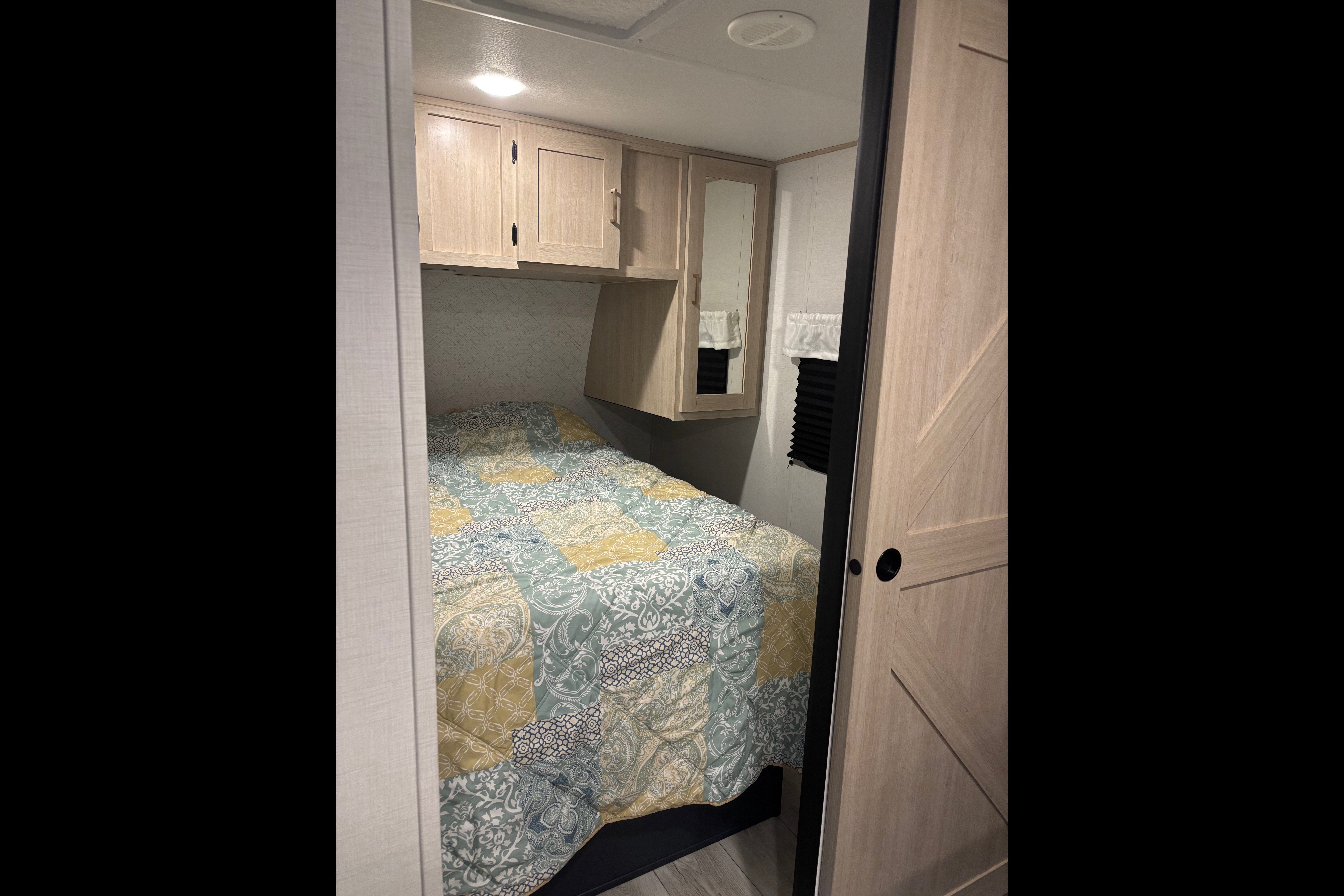 Adventure awaits! Fully stocked, Sleeps 8, Pet friendly!