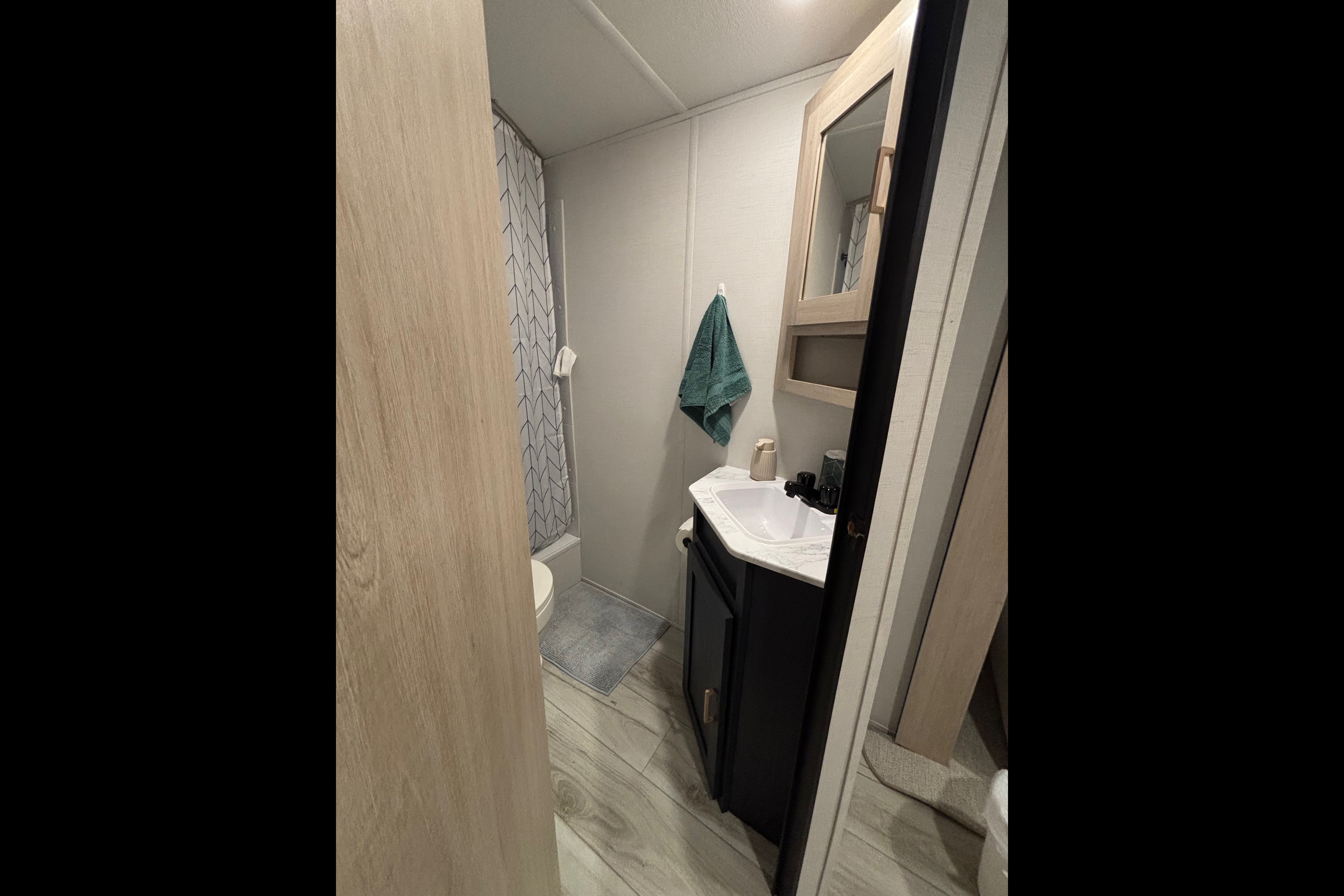 Adventure awaits! Fully stocked, Sleeps 8, Pet friendly!