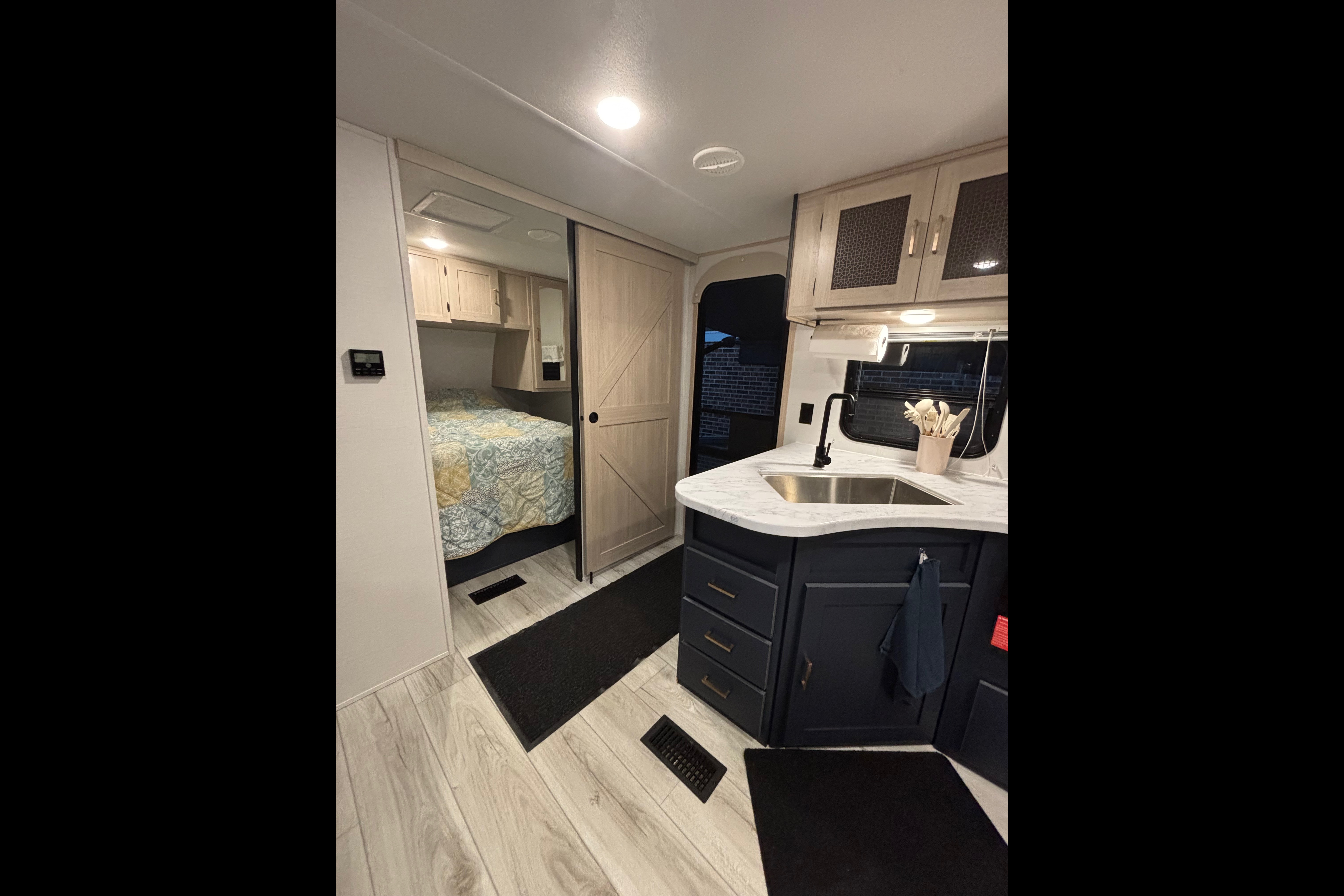 Adventure awaits! Fully stocked, Sleeps 8, Pet friendly!