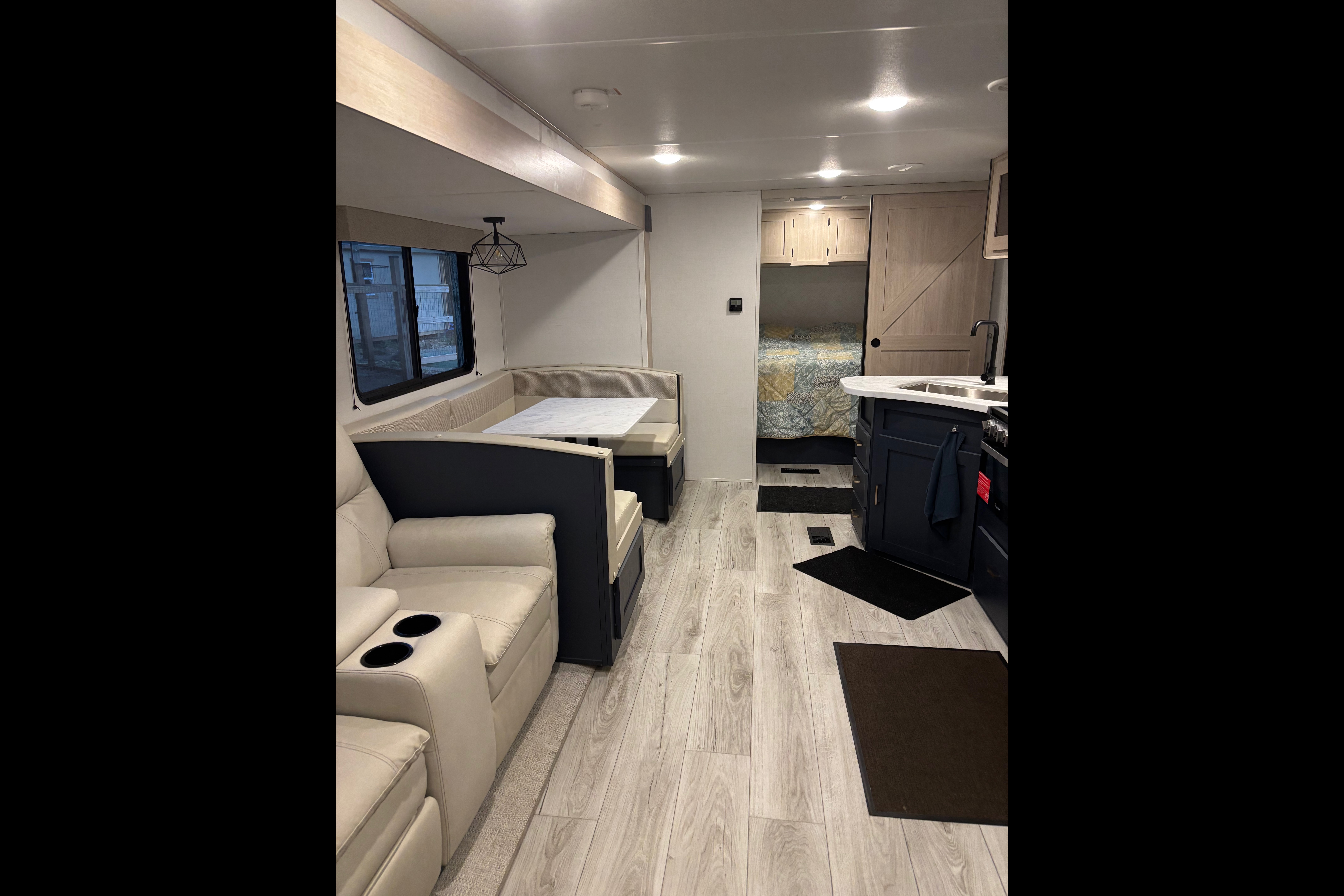 Adventure awaits! Fully stocked, Sleeps 8, Pet friendly!