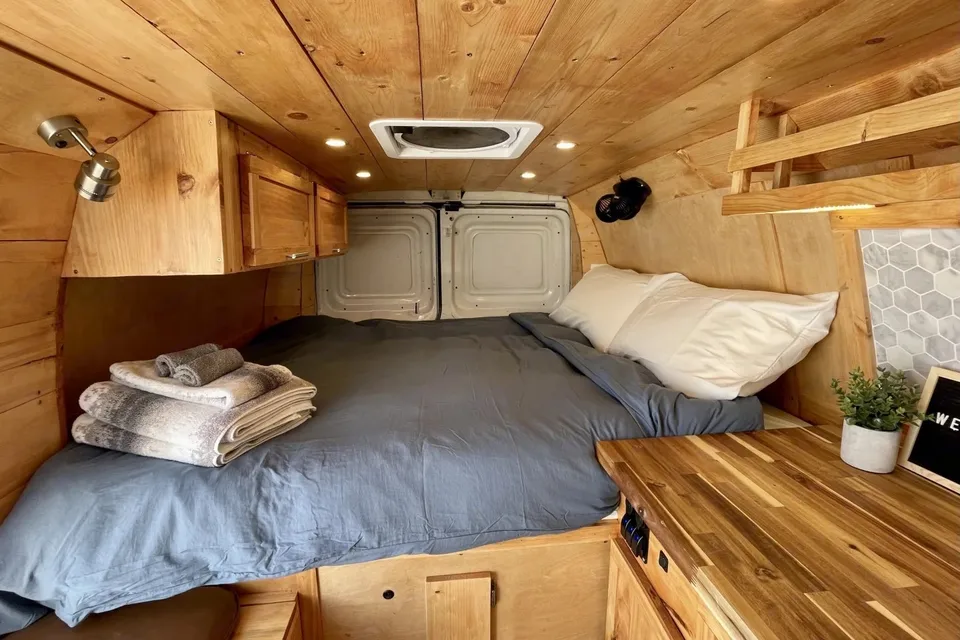 Leo the Camper Van