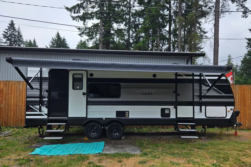 Minky and Mulani's Grand Design Transcend Xplor Travel Trailer