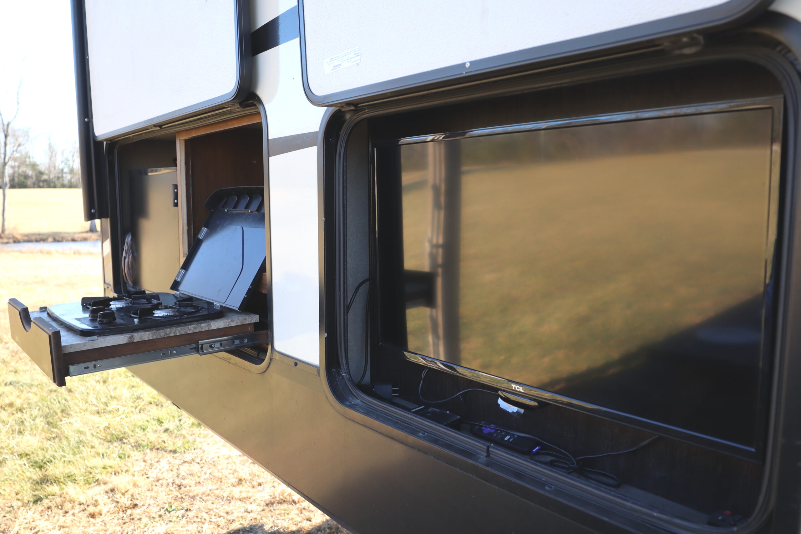 🚐 Reflection in Paradise 🌴