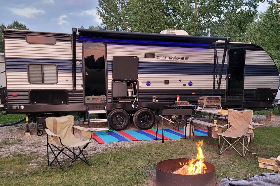 Aaron's Forest River Cherokee limited 264dbh Travel Trailer