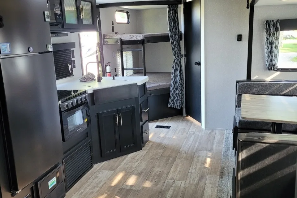 Aaron's Forest River Cherokee limited 264dbh Travel Trailer