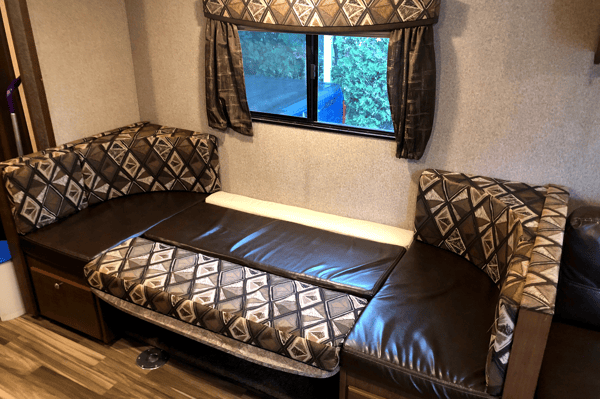 2016 Shasta Flyte 3150k Bunk Model
