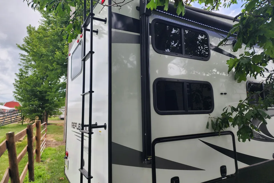 Corey's 2022cGrand Design 28 BH Fifth Wheel