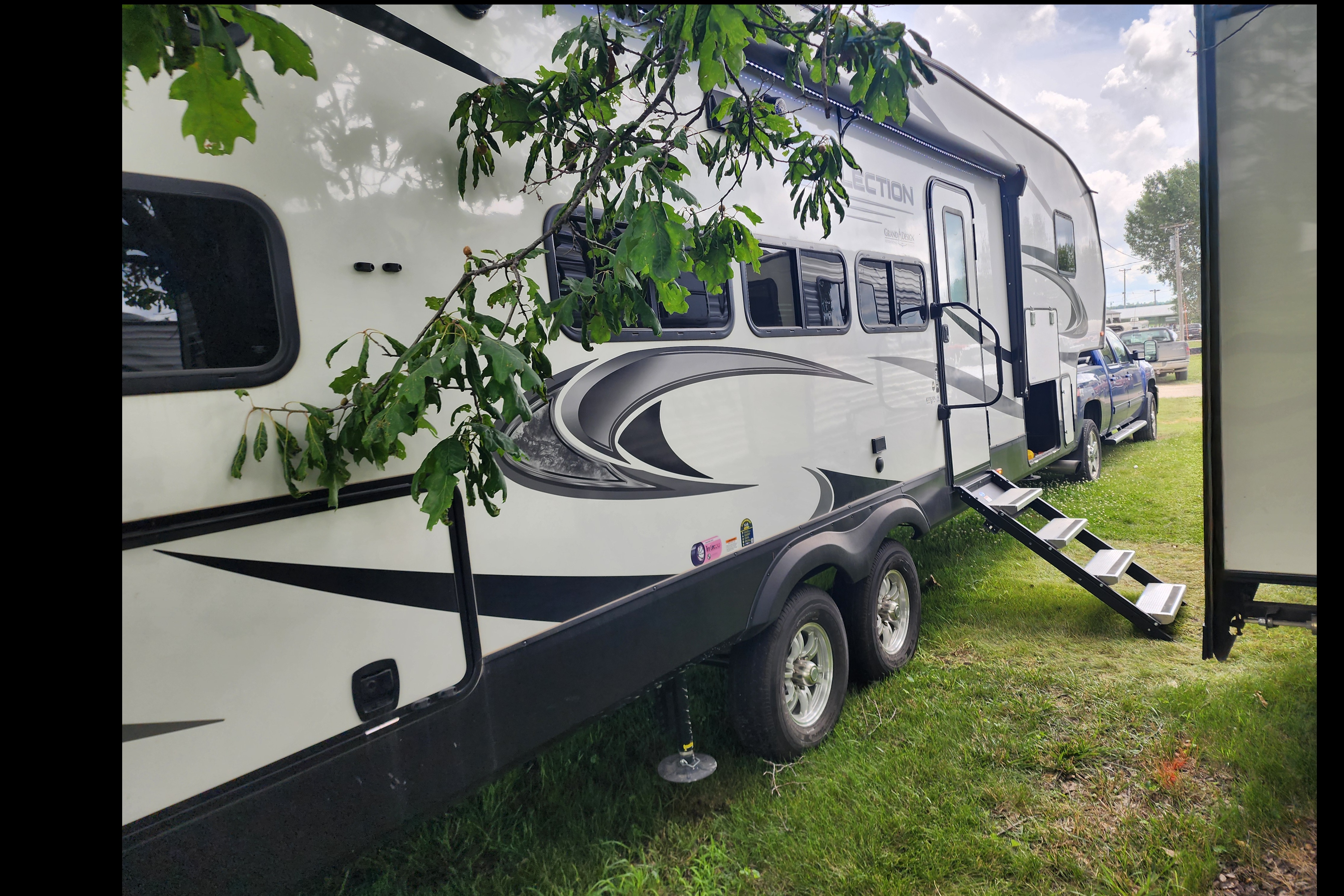 Corey's 2022cGrand Design 28 BH Fifth Wheel