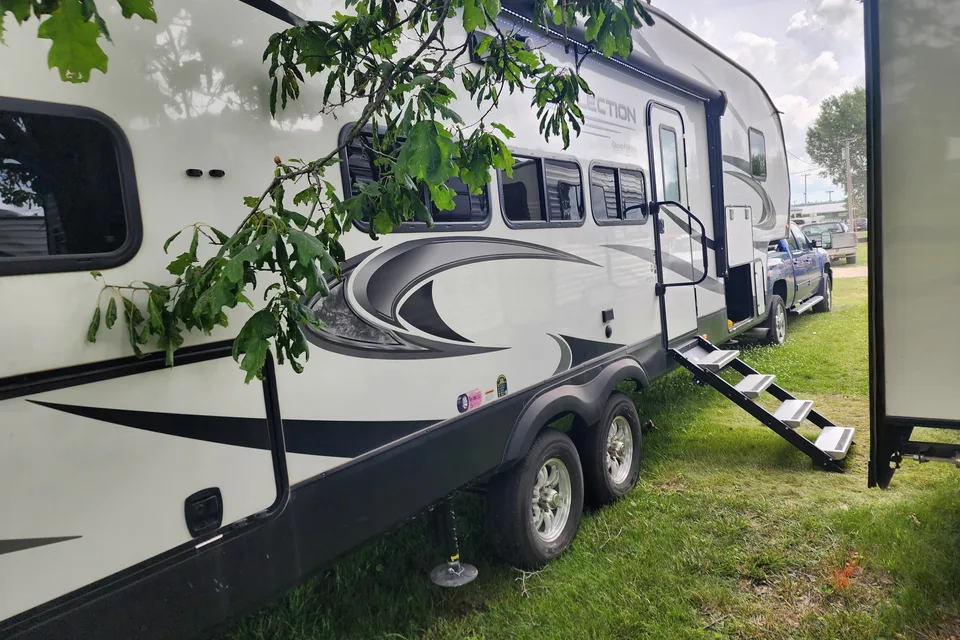 Corey's 2022cGrand Design 28 BH Fifth Wheel