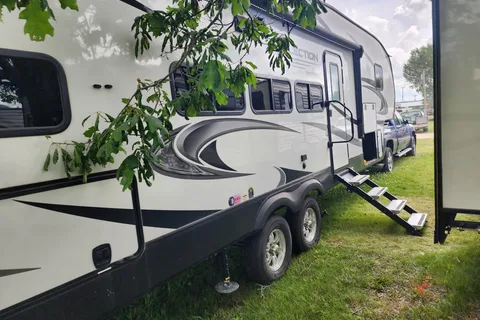 Corey's 2022cGrand Design 28 BH Fifth Wheel