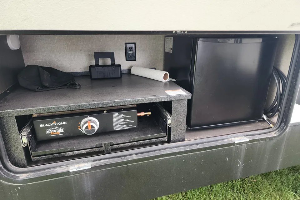 Corey's 2022cGrand Design 28 BH Fifth Wheel
