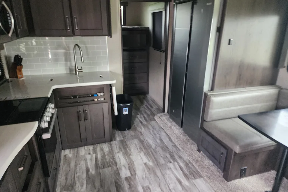 Corey's 2022cGrand Design 28 BH Fifth Wheel