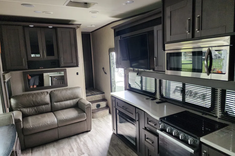 Corey's 2022cGrand Design 28 BH Fifth Wheel