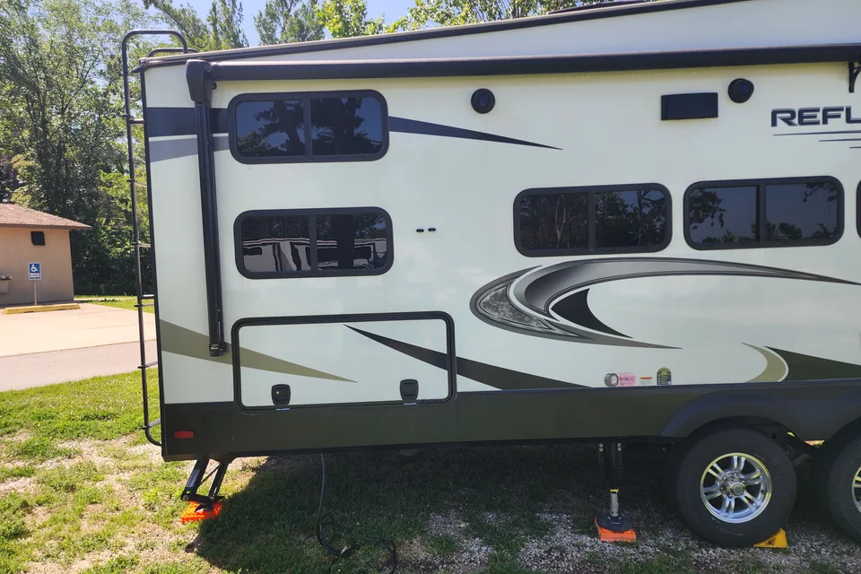 Corey's 2022cGrand Design 28 BH Fifth Wheel