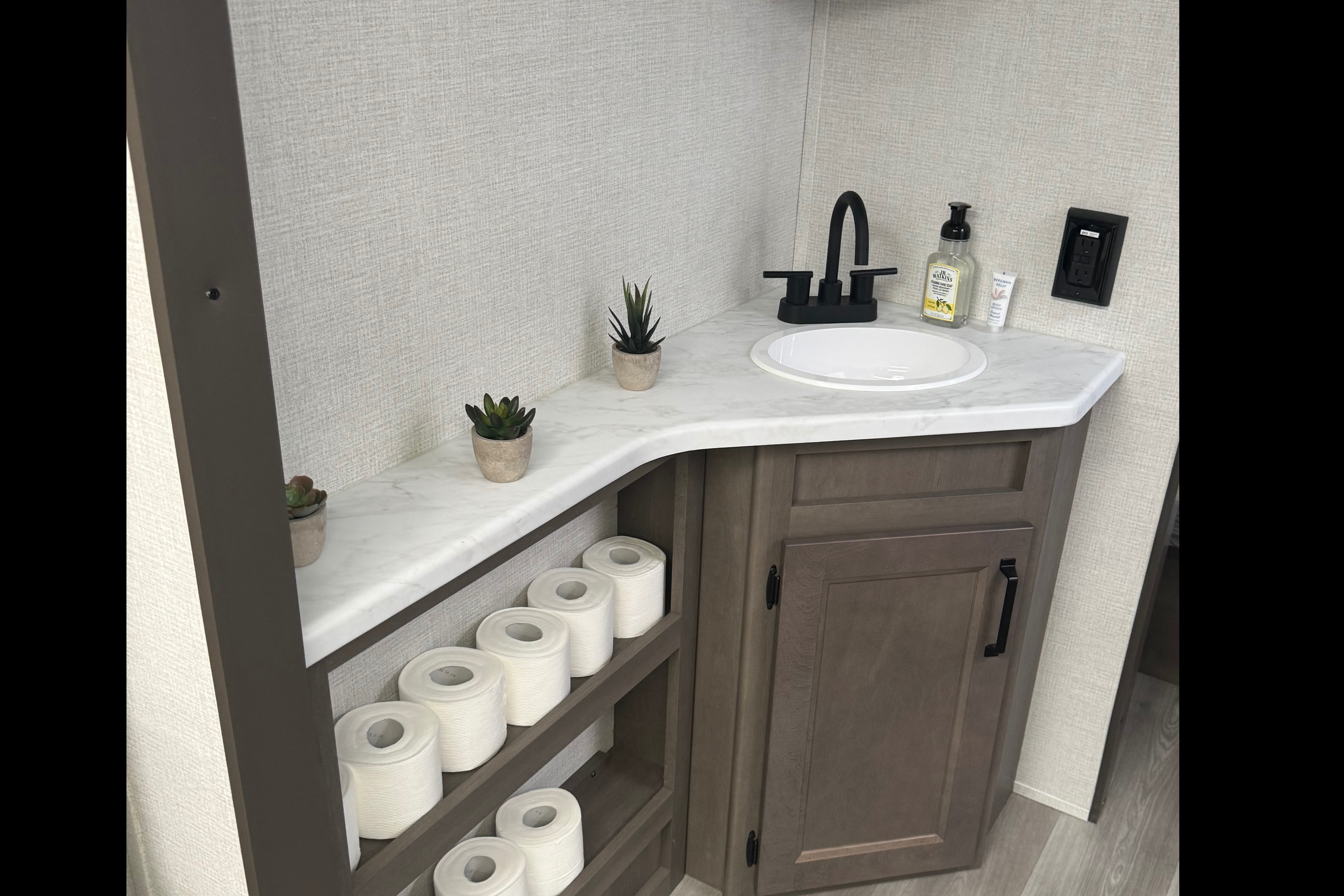 2024 Transcend Travel Trailer Ft.2 Bathrooms!