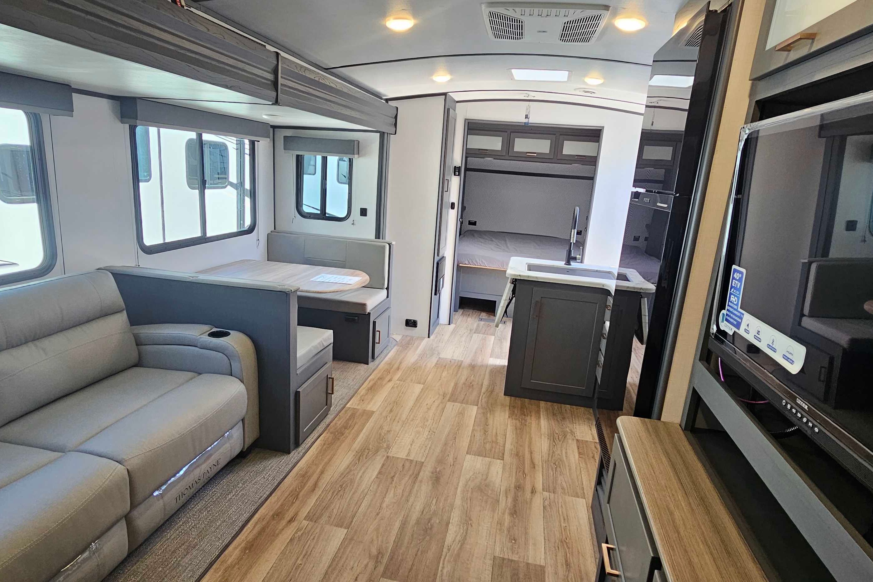Family Keystone 290BHSWE Travel Trailer