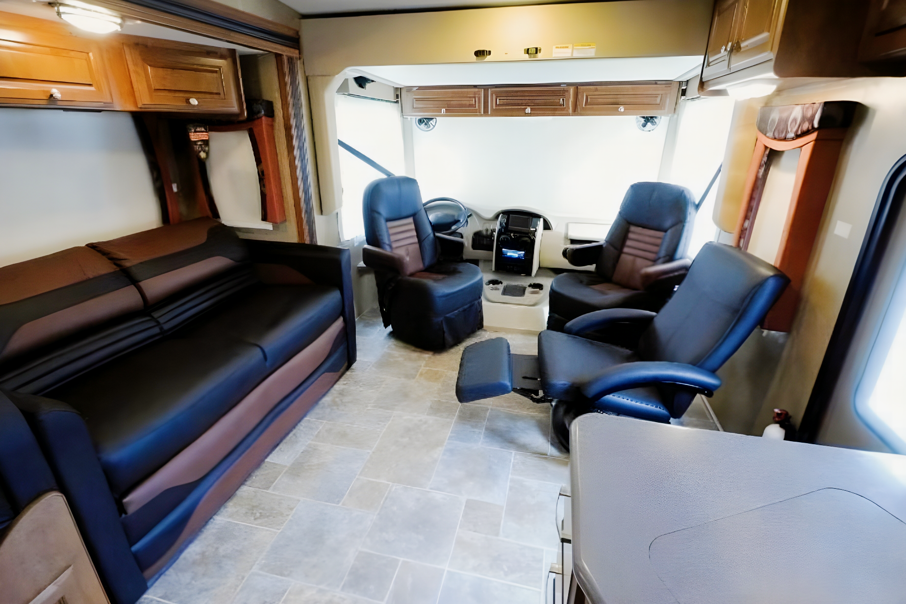 Outlaw RV's Thor Motor Coach Outlaw 37LS Class A Toy Hauler