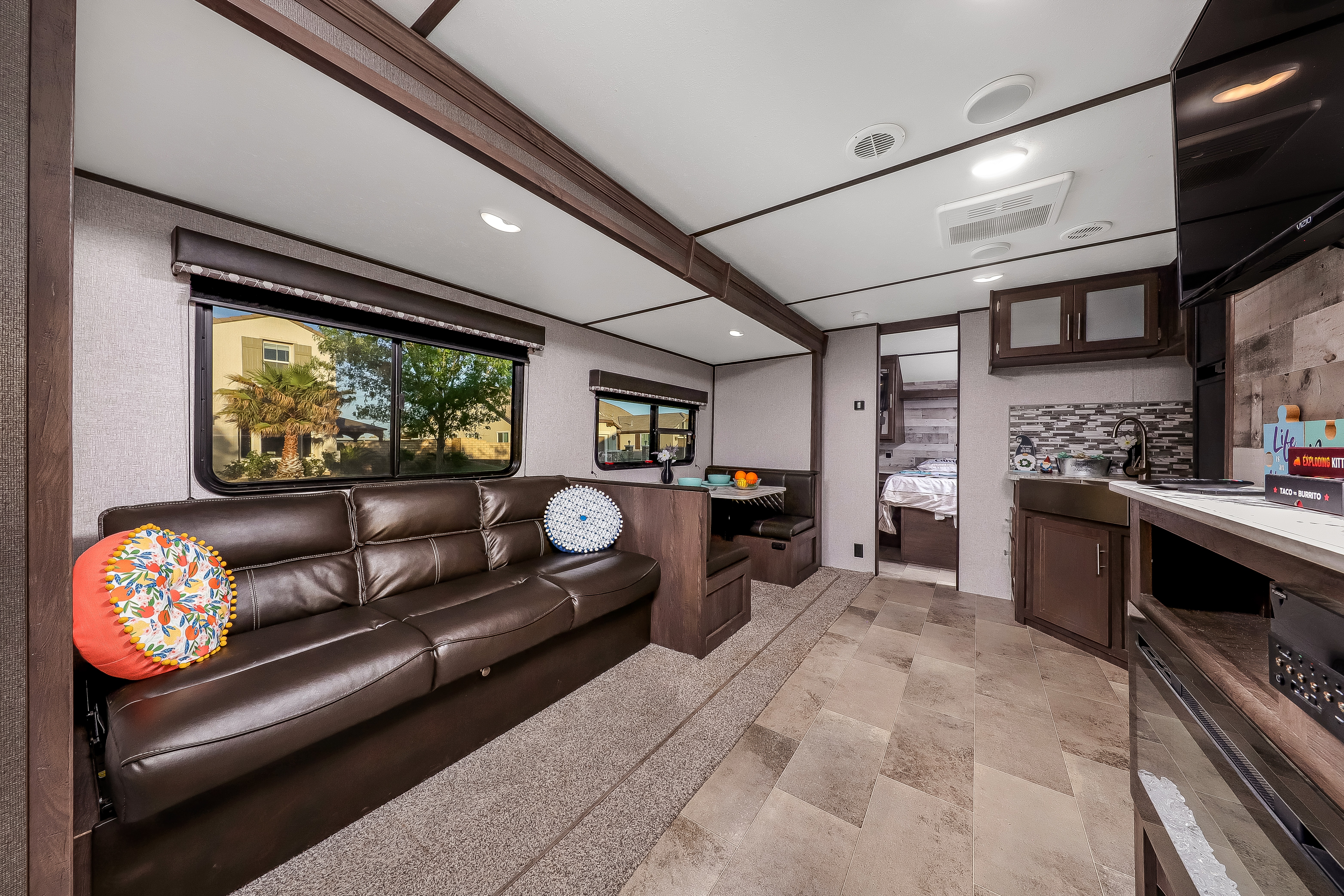Rv Rentals Way of Life's Dutchmen Coleman Lantern 285BH Travel Trailer LC2