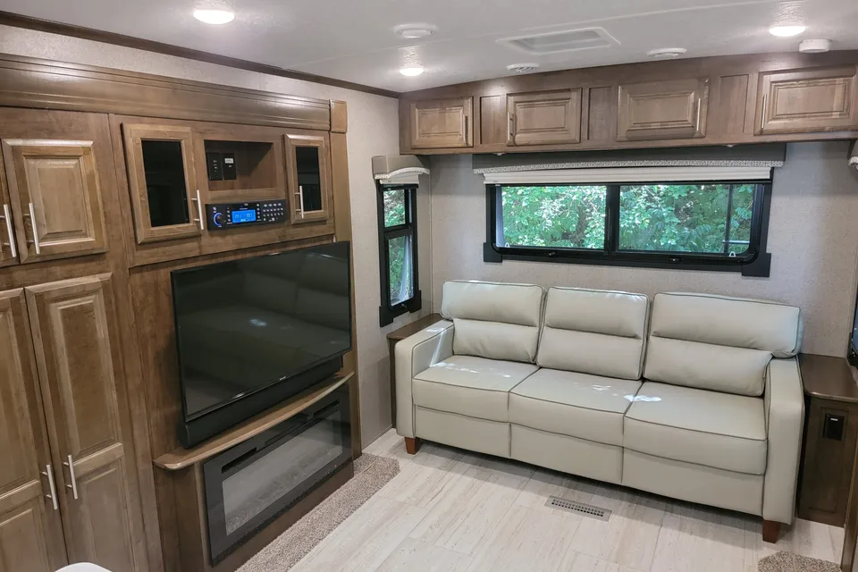 2020 Rockwood Signature 8328BS, Luxury Camper, Sleeps 4!