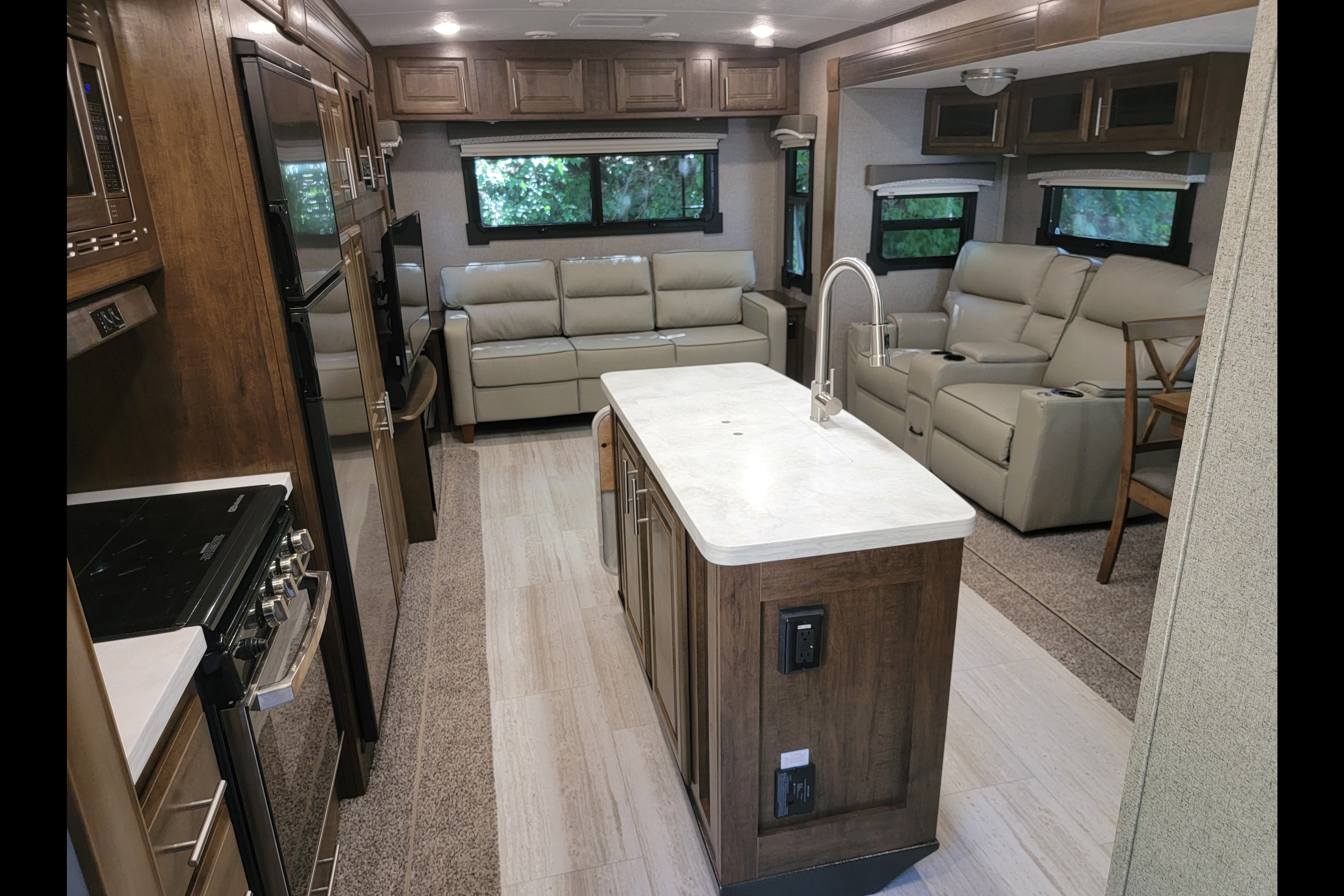 2020 Rockwood Signature 8328BS, Luxury Camper, Sleeps 4!