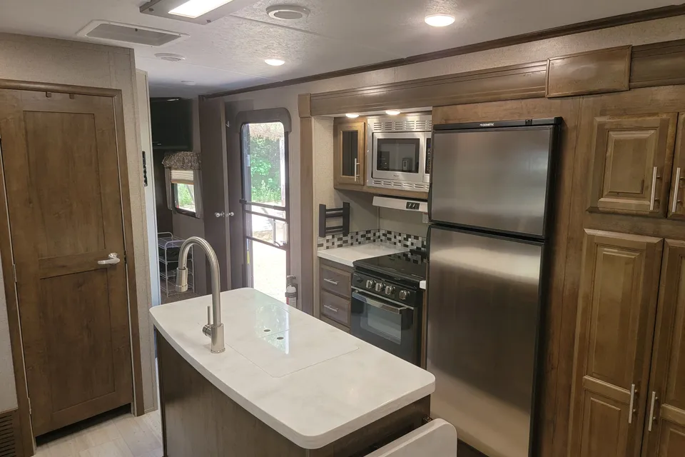 2020 Rockwood Signature 8328BS, Luxury Camper, Sleeps 4!