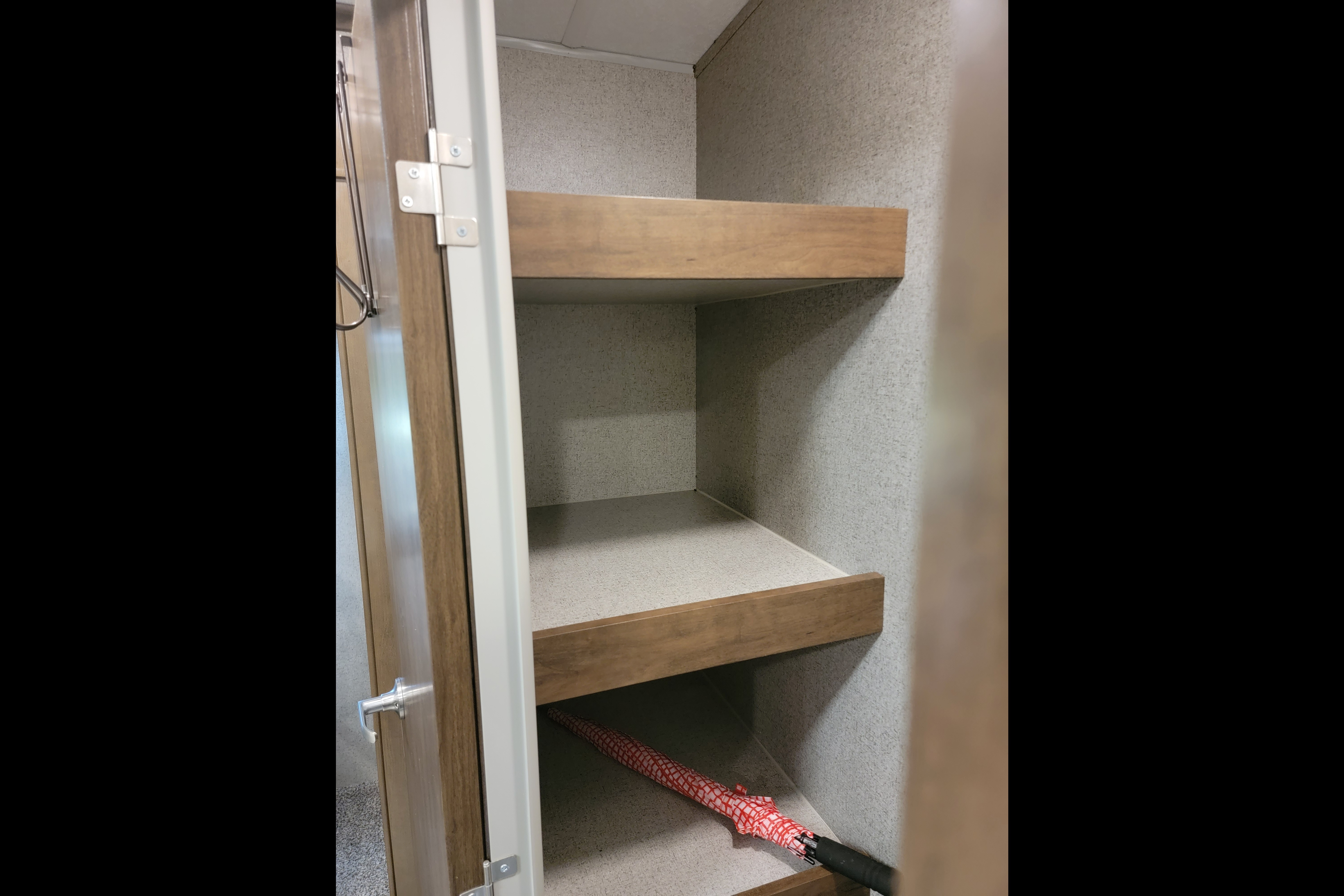 2020 Rockwood Signature 8328BS, Luxury Camper, Sleeps 4!