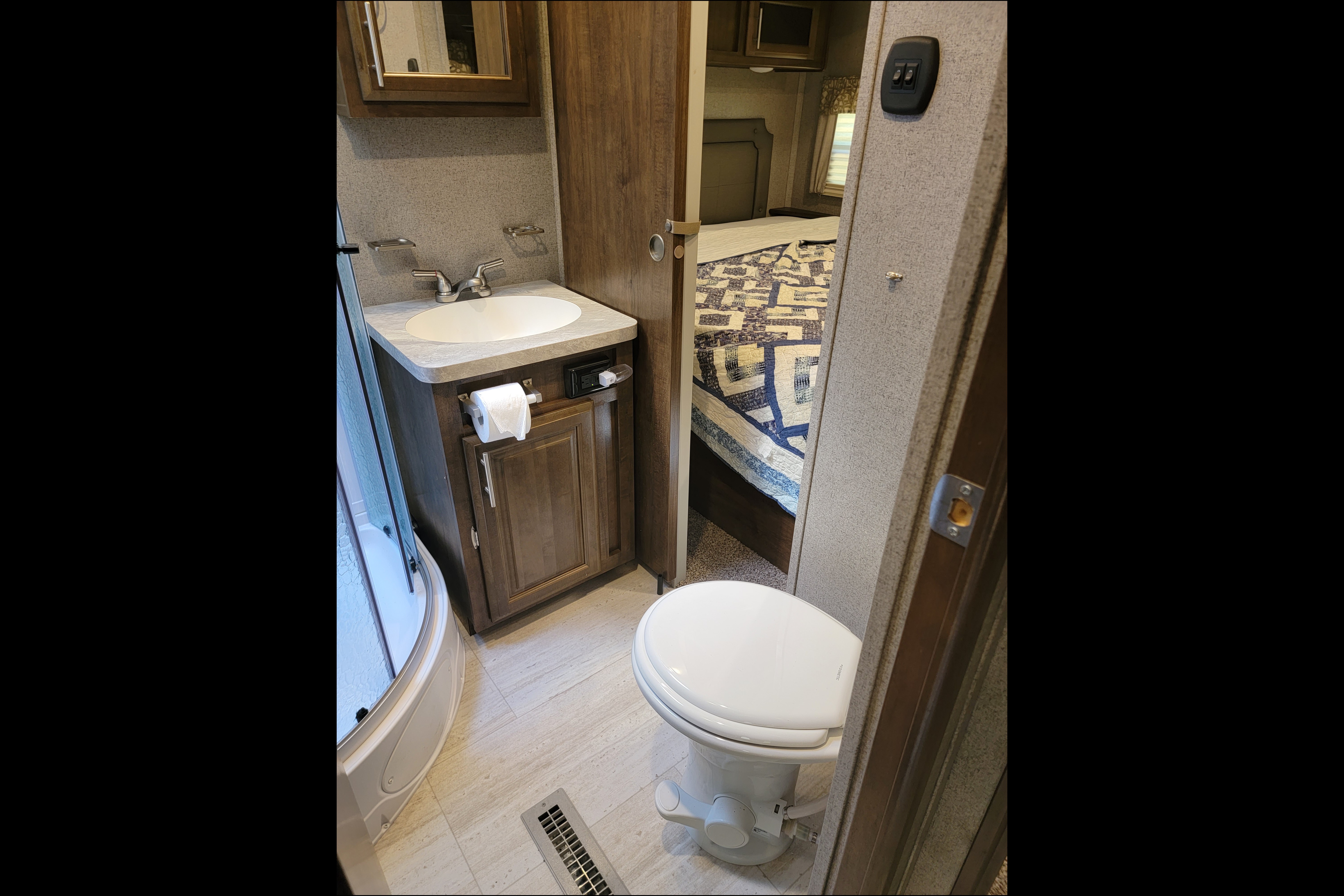 2020 Rockwood Signature 8328BS, Luxury Camper, Sleeps 4!
