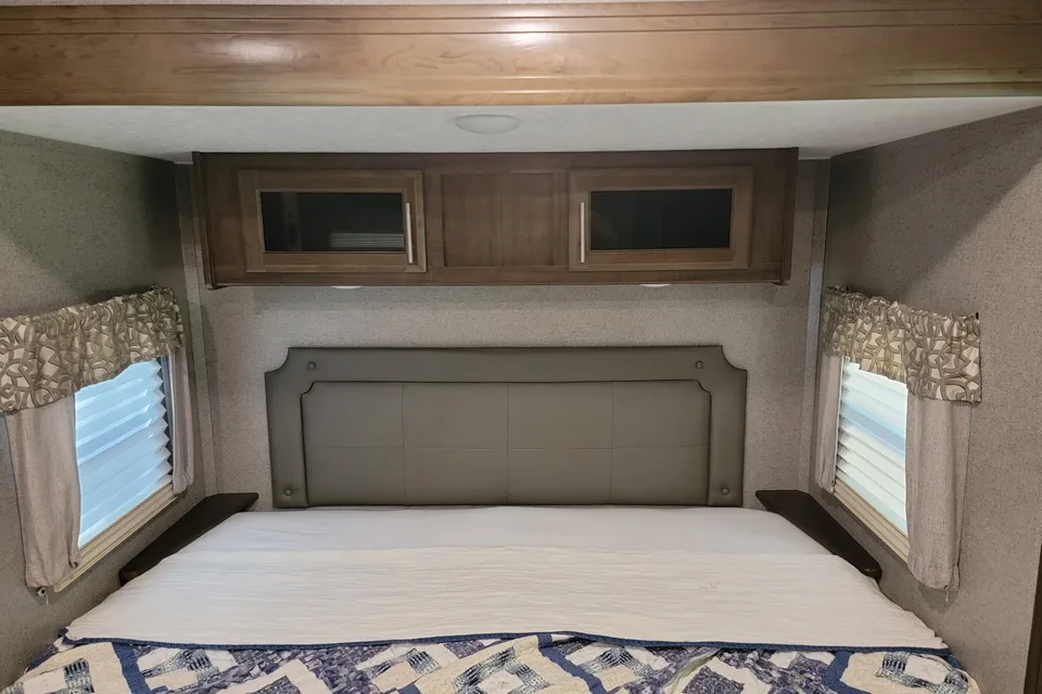 2020 Rockwood Signature 8328BS, Luxury Camper, Sleeps 4!