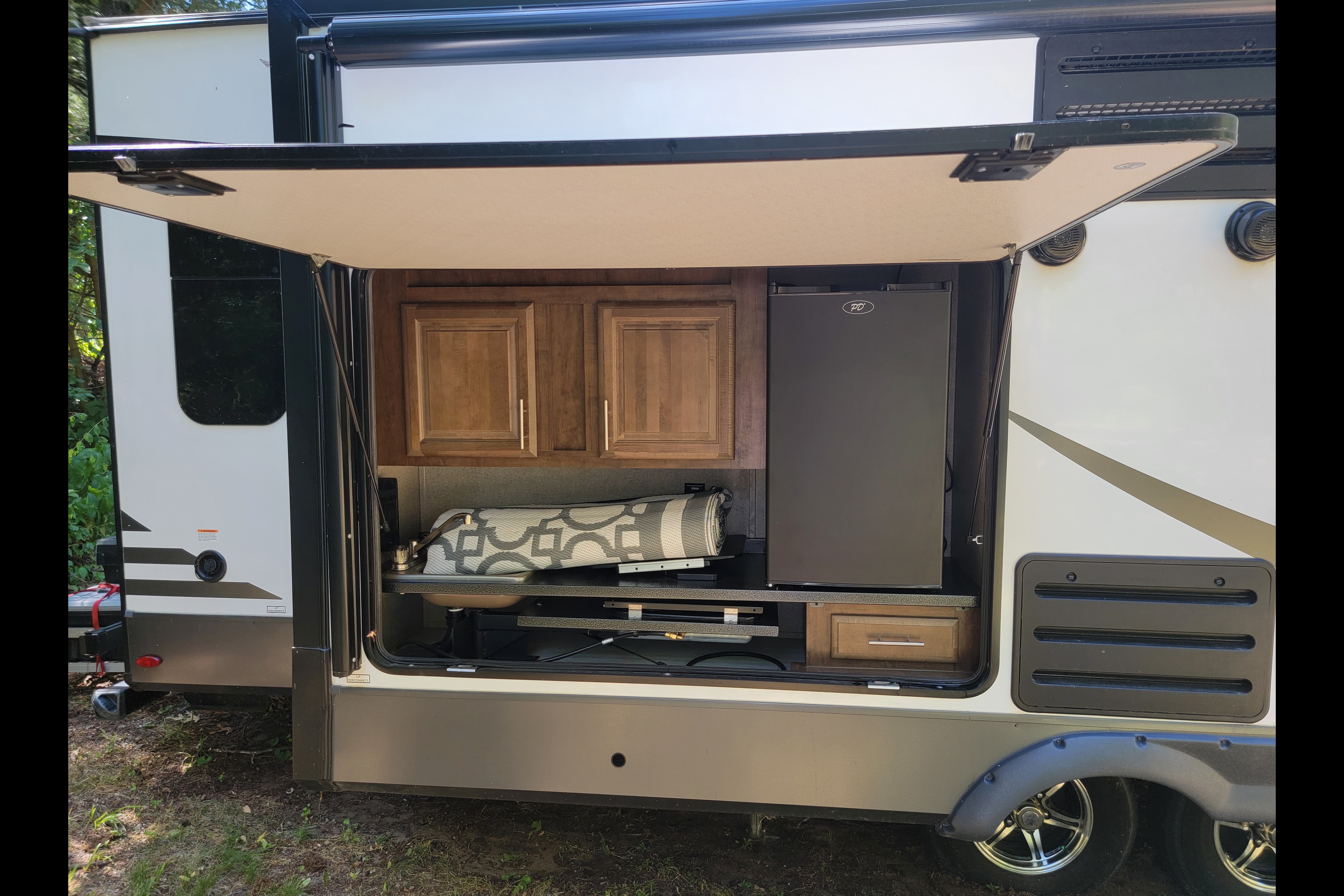 2020 Rockwood Signature 8328BS, Luxury Camper, Sleeps 4!