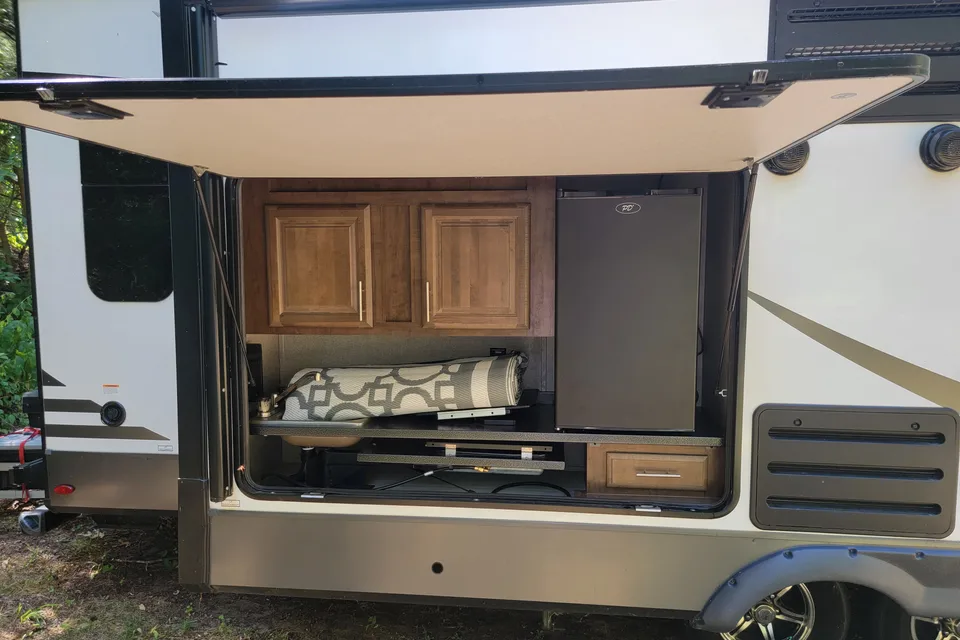 2020 Rockwood Signature 8328BS, Luxury Camper, Sleeps 4!