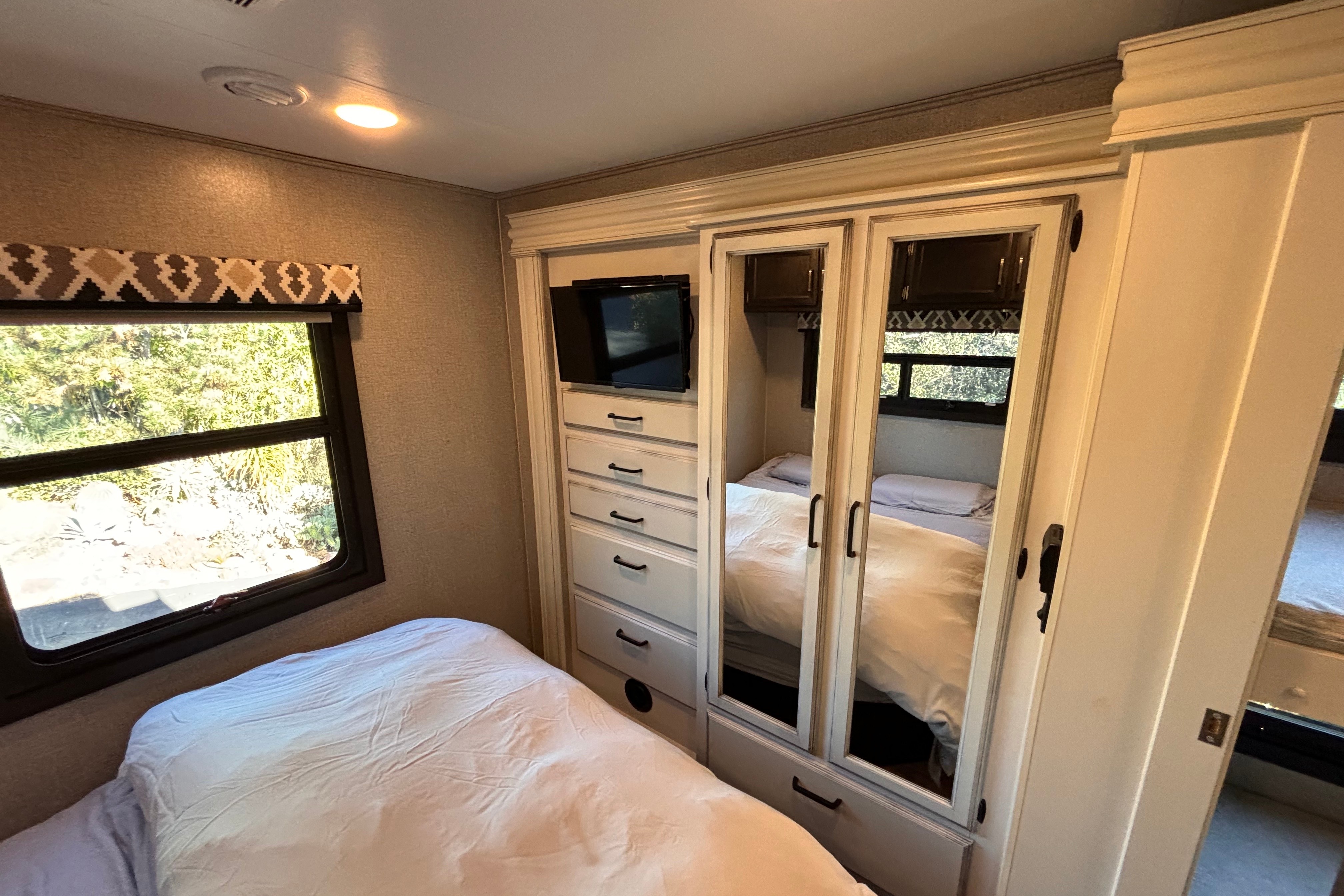 New Jayco Alante Class A 29F with bunk beds and full size Fridge and Freezer