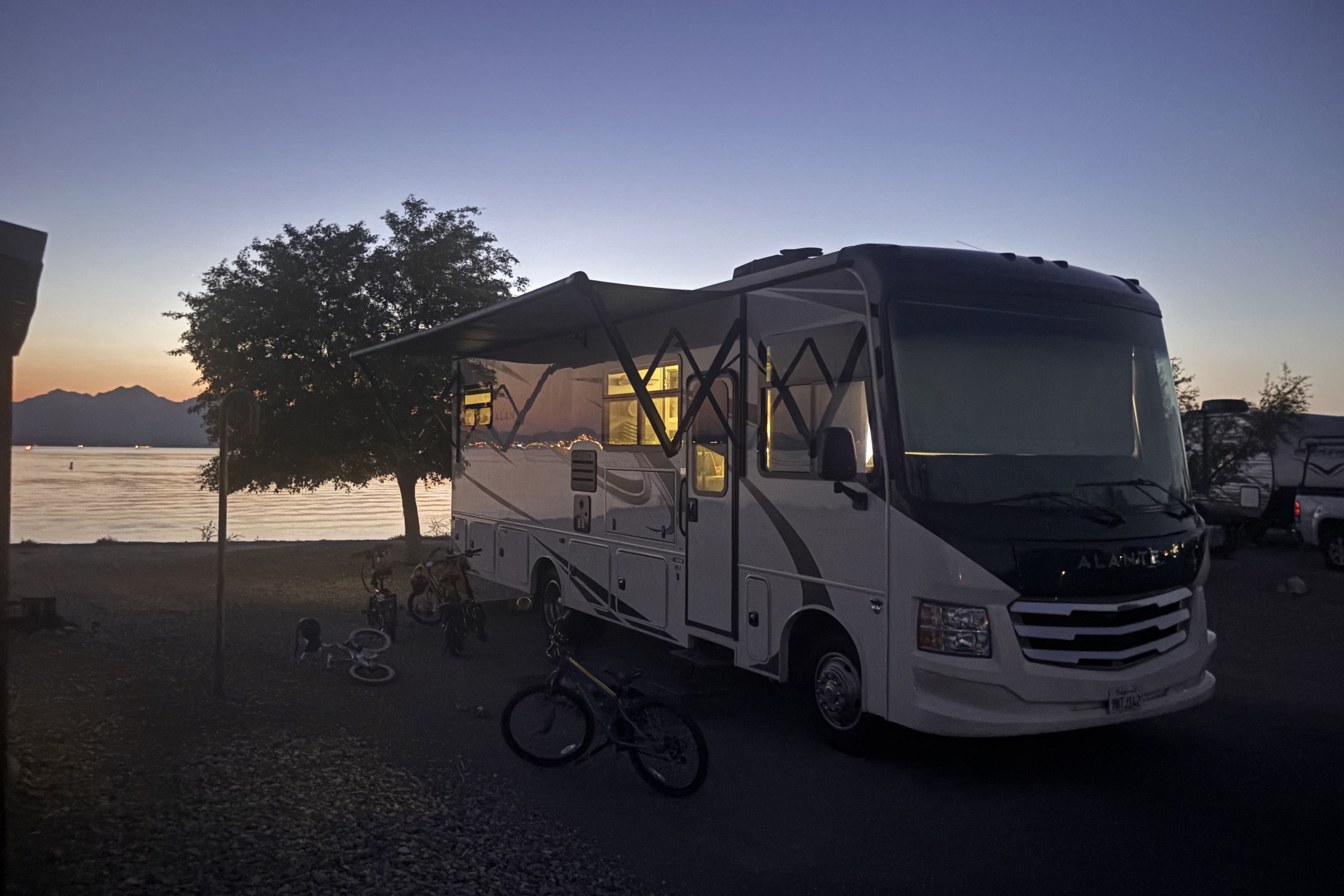 New Jayco Alante Class A 29F with bunk beds and full size Fridge and Freezer