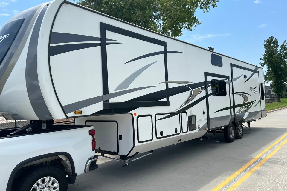 Zach Open RangeRV 371mbh Fifth Wheel