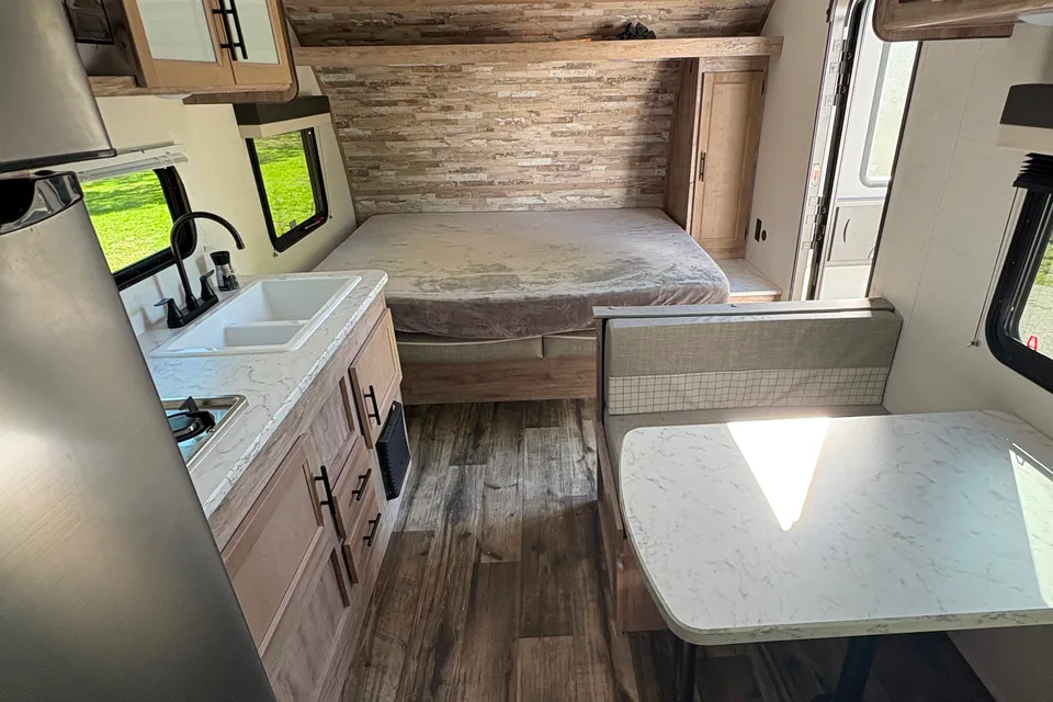 Robert's Gulf Stream Grand River Travel Trailer